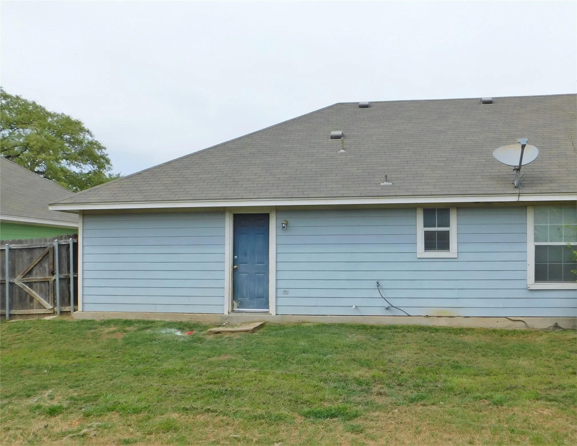 Duplex For Rent in Wise County , 124 Pr 3230 100, Bridgeport, Texas 76426, 3 Bedroom, 2 Bathroom, Garage spaces, 1,076 Sqft, built in 2006, mls#21403945, Real Estate Agent in Bridgeport, Homes For Rent in Wise county, Homes For Rent in Bridgeport, Realtor in Bridgeport Texas, Real Estate Brokerage Independent Realty Texas, Luminita Cordes Realtor