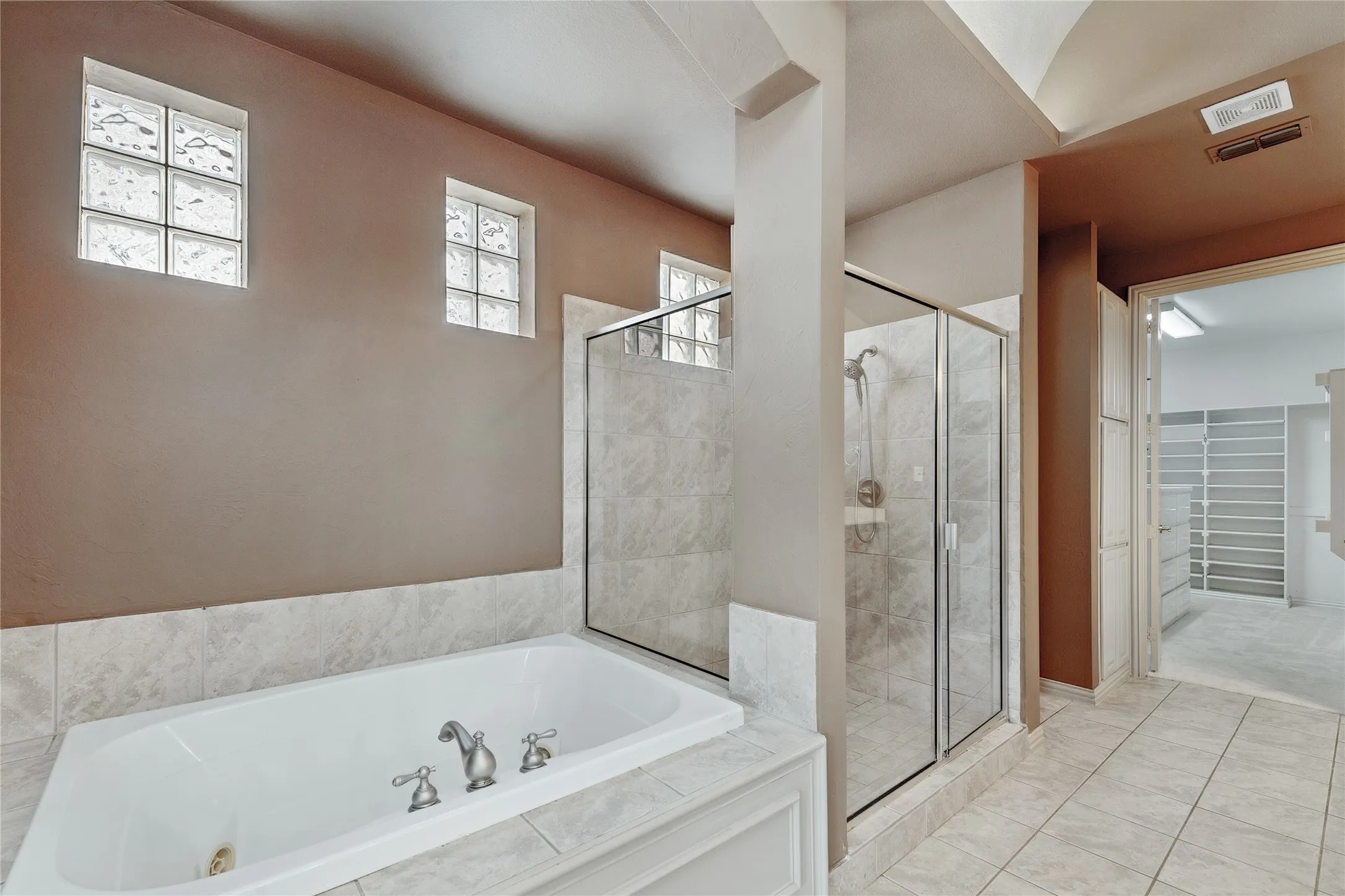 Single Family Residence For Rent in Denton County , 7005 Kenswick Drive, Plano, Texas 75024, 3 Bedroom, 3 Bathroom, 2 Garage spaces, 3,561 Sqft, built in 2005, mls#21403954, Real Estate Agent in Plano, Homes For Rent in Denton county, Homes For Rent in Plano, Realtor in Plano Texas, Real Estate Brokerage Independent Realty Texas, Luminita Cordes Realtor