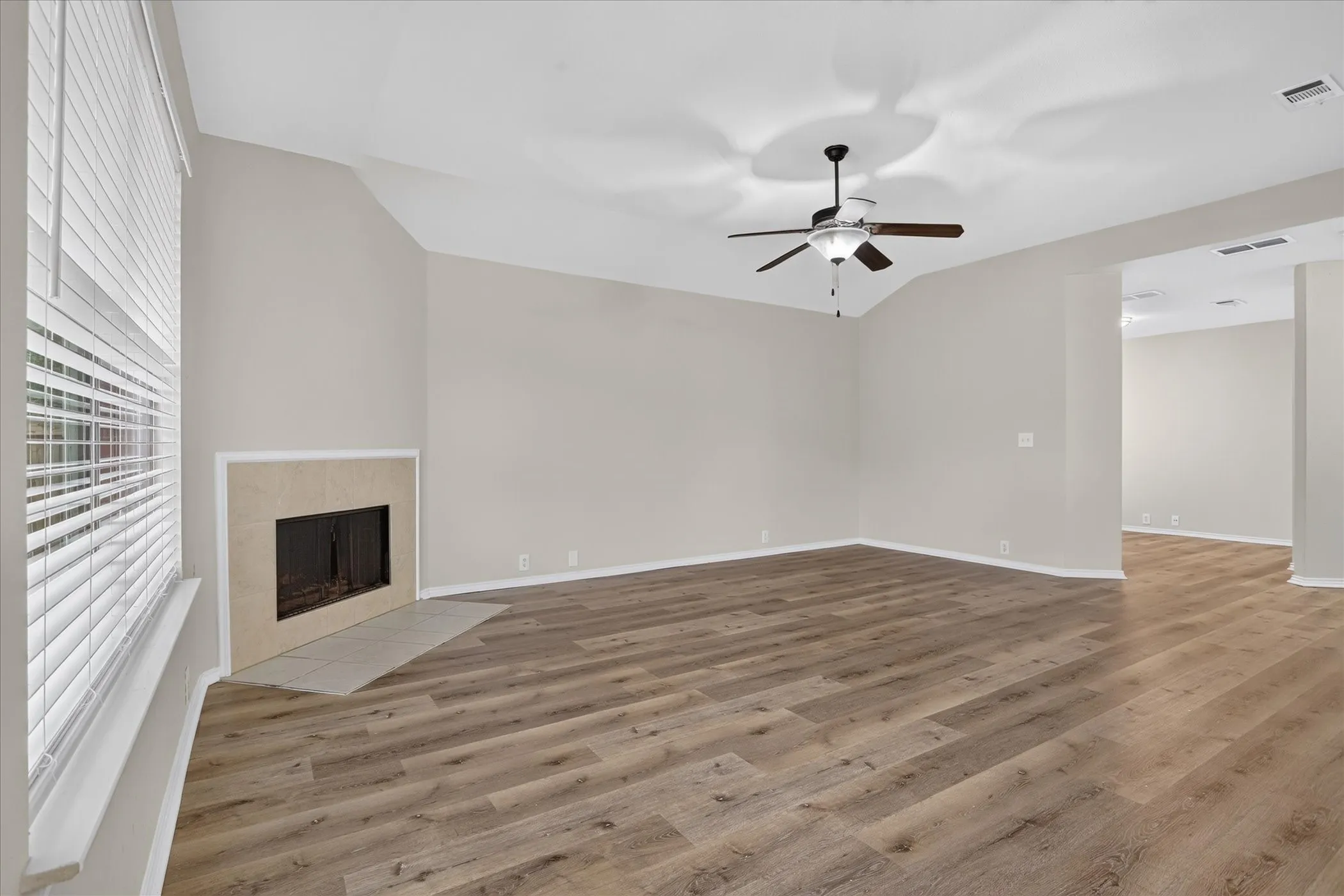 Single Family Residence For Sale in Tarrant County , 1441 Trading Post Drive, Fort Worth, Texas 76131, 3 Bedroom, 2 Bathroom, 2 Garage spaces, 1,507 Sqft, built in 2003, mls#21403930, Real Estate Agent in Fort Worth, Homes For Sale in Tarrant county, Homes For Sale in Fort Worth, Realtor in Fort Worth Texas, Real Estate Brokerage Independent Realty Texas, Luminita Cordes Realtor