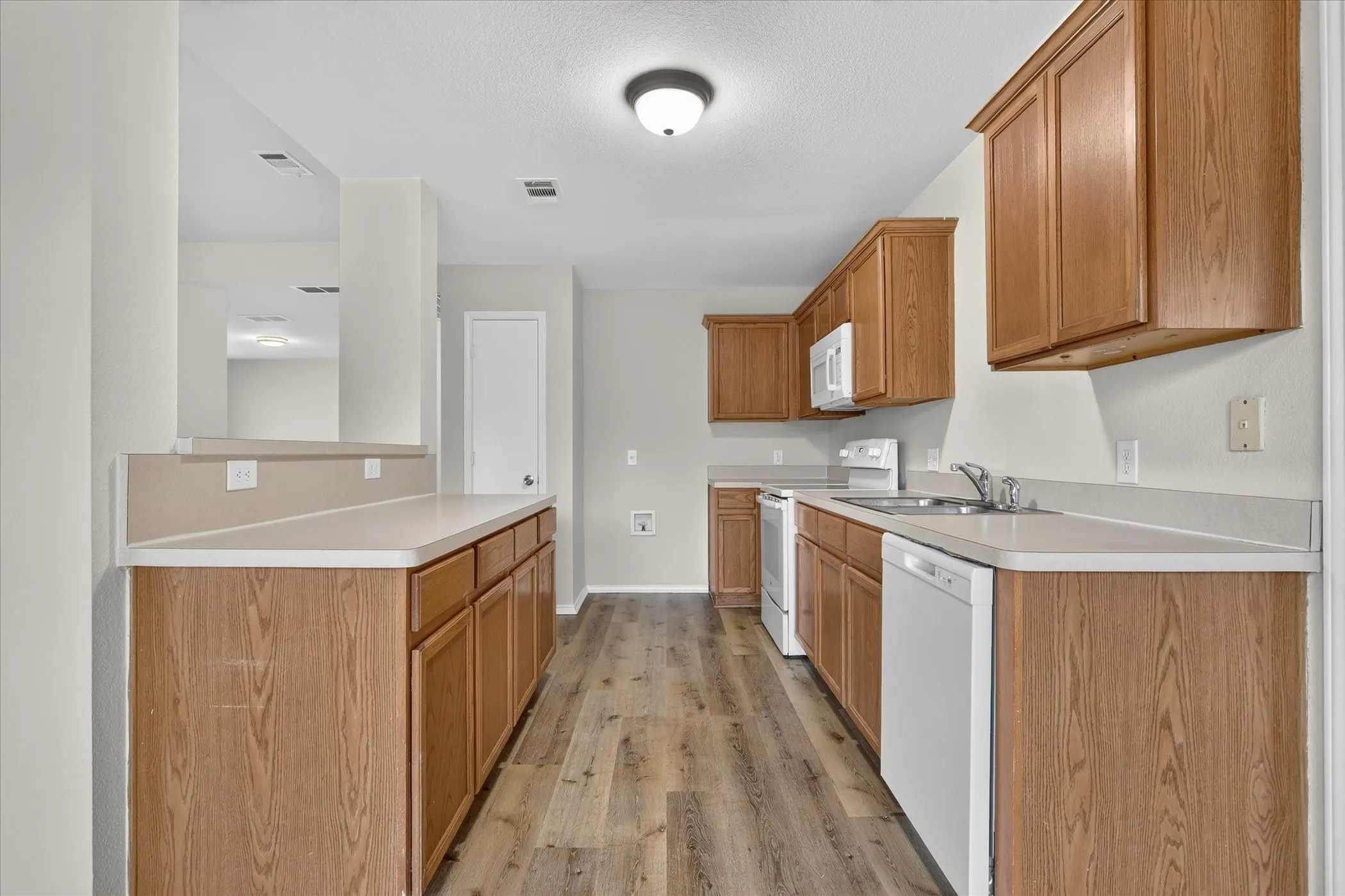 Single Family Residence For Sale in Tarrant County , 1441 Trading Post Drive, Fort Worth, Texas 76131, 3 Bedroom, 2 Bathroom, 2 Garage spaces, 1,507 Sqft, built in 2003, mls#21403930, Real Estate Agent in Fort Worth, Homes For Sale in Tarrant county, Homes For Sale in Fort Worth, Realtor in Fort Worth Texas, Real Estate Brokerage Independent Realty Texas, Luminita Cordes Realtor