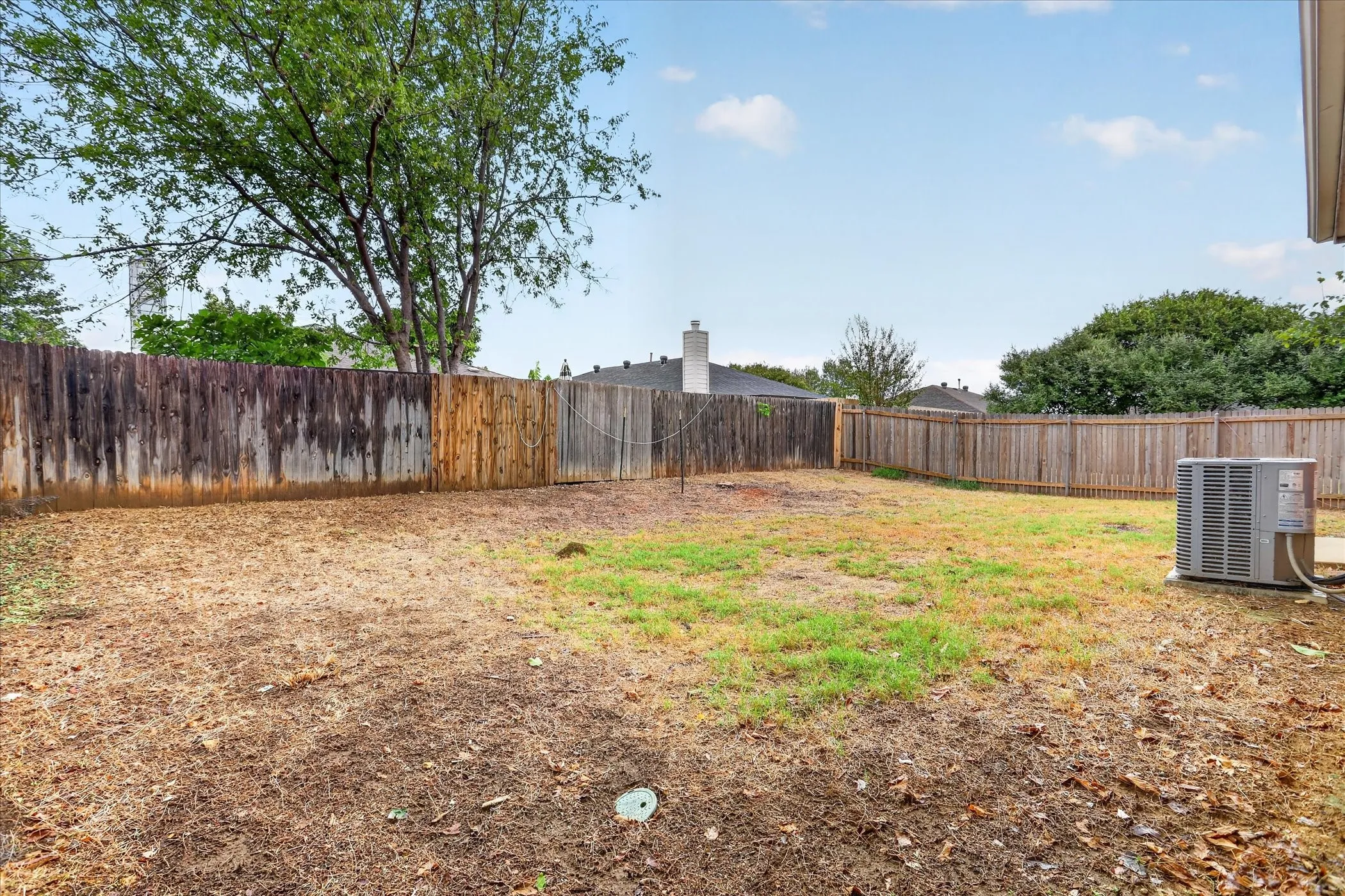 Single Family Residence For Sale in Tarrant County , 1441 Trading Post Drive, Fort Worth, Texas 76131, 3 Bedroom, 2 Bathroom, 2 Garage spaces, 1,507 Sqft, built in 2003, mls#21403930, Real Estate Agent in Fort Worth, Homes For Sale in Tarrant county, Homes For Sale in Fort Worth, Realtor in Fort Worth Texas, Real Estate Brokerage Independent Realty Texas, Luminita Cordes Realtor