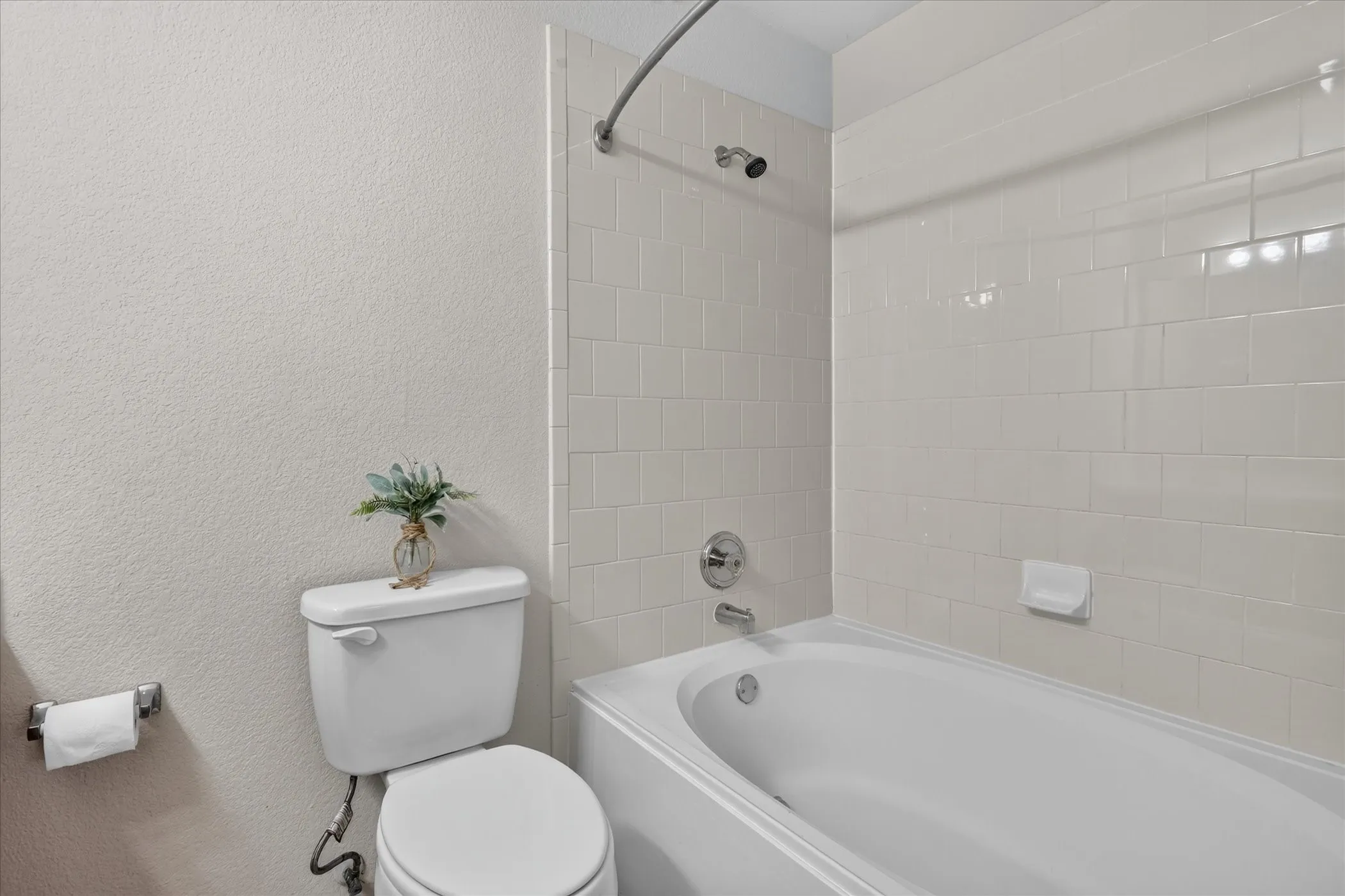 Single Family Residence For Sale in Tarrant County , 1441 Trading Post Drive, Fort Worth, Texas 76131, 3 Bedroom, 2 Bathroom, 2 Garage spaces, 1,507 Sqft, built in 2003, mls#21403930, Real Estate Agent in Fort Worth, Homes For Sale in Tarrant county, Homes For Sale in Fort Worth, Realtor in Fort Worth Texas, Real Estate Brokerage Independent Realty Texas, Luminita Cordes Realtor