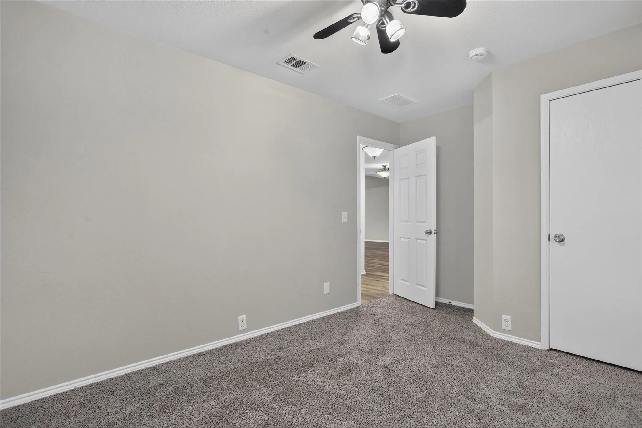 Single Family Residence For Sale in Tarrant County , 1441 Trading Post Drive, Fort Worth, Texas 76131, 3 Bedroom, 2 Bathroom, 2 Garage spaces, 1,507 Sqft, built in 2003, mls#21403930, Real Estate Agent in Fort Worth, Homes For Sale in Tarrant county, Homes For Sale in Fort Worth, Realtor in Fort Worth Texas, Real Estate Brokerage Independent Realty Texas, Luminita Cordes Realtor