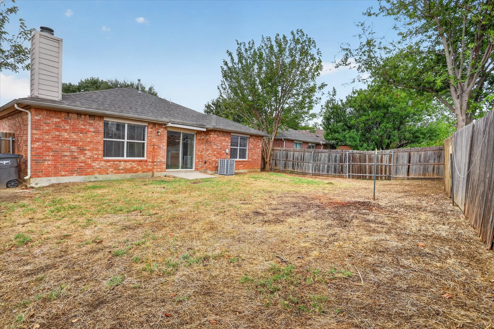 Single Family Residence For Sale in Tarrant County , 1441 Trading Post Drive, Fort Worth, Texas 76131, 3 Bedroom, 2 Bathroom, 2 Garage spaces, 1,507 Sqft, built in 2003, mls#21403930, Real Estate Agent in Fort Worth, Homes For Sale in Tarrant county, Homes For Sale in Fort Worth, Realtor in Fort Worth Texas, Real Estate Brokerage Independent Realty Texas, Luminita Cordes Realtor
