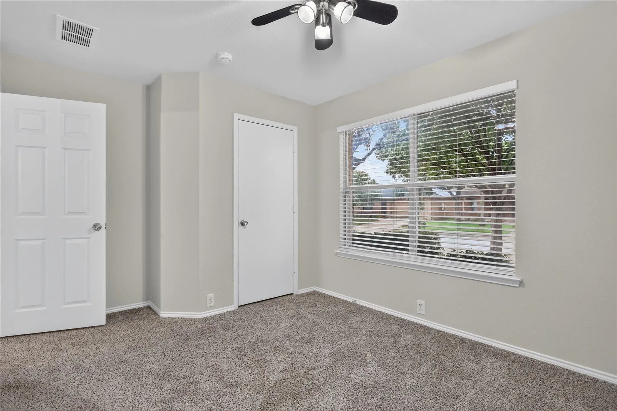 Single Family Residence For Sale in Tarrant County , 1441 Trading Post Drive, Fort Worth, Texas 76131, 3 Bedroom, 2 Bathroom, 2 Garage spaces, 1,507 Sqft, built in 2003, mls#21403930, Real Estate Agent in Fort Worth, Homes For Sale in Tarrant county, Homes For Sale in Fort Worth, Realtor in Fort Worth Texas, Real Estate Brokerage Independent Realty Texas, Luminita Cordes Realtor