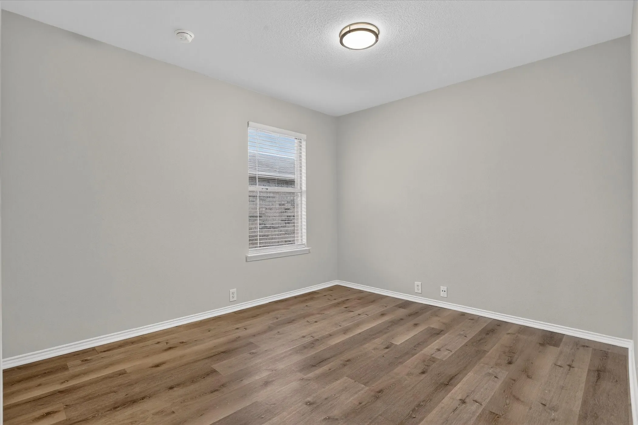 Single Family Residence For Sale in Tarrant County , 1441 Trading Post Drive, Fort Worth, Texas 76131, 3 Bedroom, 2 Bathroom, 2 Garage spaces, 1,507 Sqft, built in 2003, mls#21403930, Real Estate Agent in Fort Worth, Homes For Sale in Tarrant county, Homes For Sale in Fort Worth, Realtor in Fort Worth Texas, Real Estate Brokerage Independent Realty Texas, Luminita Cordes Realtor