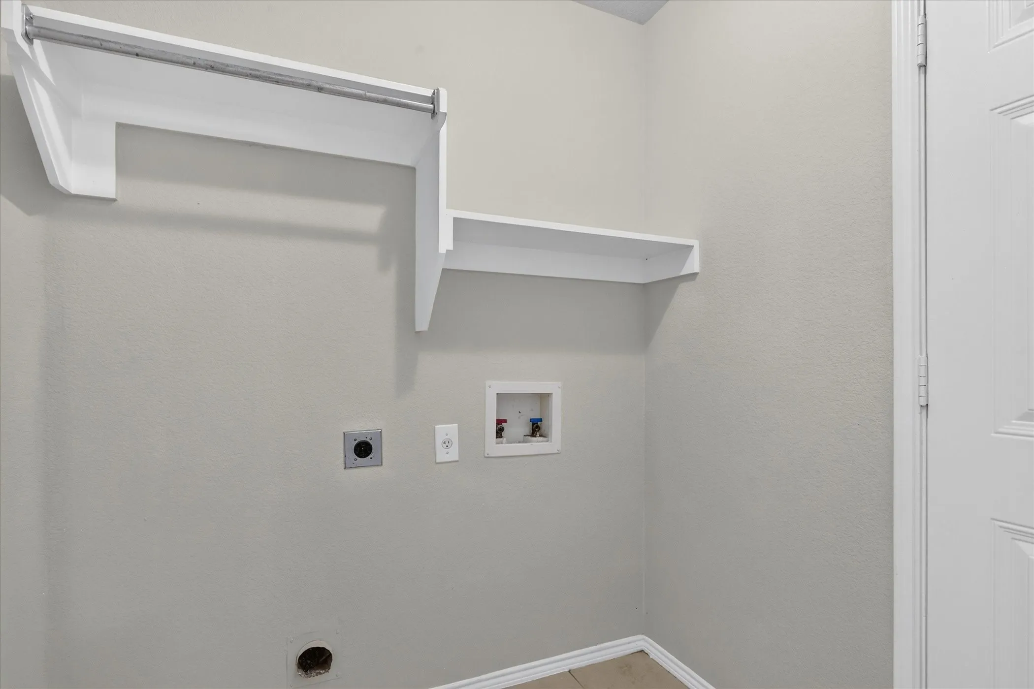 Single Family Residence For Sale in Tarrant County , 1441 Trading Post Drive, Fort Worth, Texas 76131, 3 Bedroom, 2 Bathroom, 2 Garage spaces, 1,507 Sqft, built in 2003, mls#21403930, Real Estate Agent in Fort Worth, Homes For Sale in Tarrant county, Homes For Sale in Fort Worth, Realtor in Fort Worth Texas, Real Estate Brokerage Independent Realty Texas, Luminita Cordes Realtor