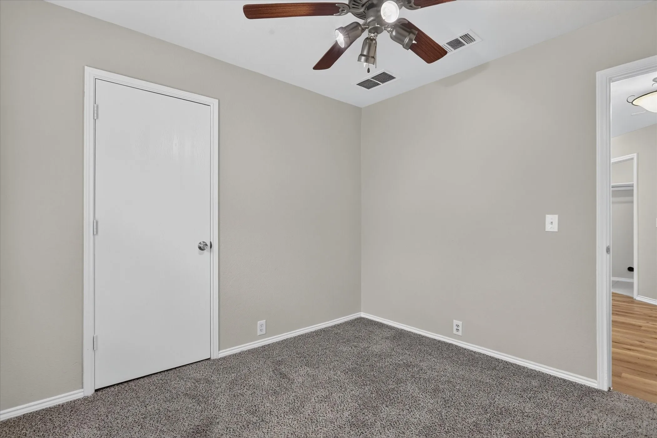 Single Family Residence For Sale in Tarrant County , 1441 Trading Post Drive, Fort Worth, Texas 76131, 3 Bedroom, 2 Bathroom, 2 Garage spaces, 1,507 Sqft, built in 2003, mls#21403930, Real Estate Agent in Fort Worth, Homes For Sale in Tarrant county, Homes For Sale in Fort Worth, Realtor in Fort Worth Texas, Real Estate Brokerage Independent Realty Texas, Luminita Cordes Realtor