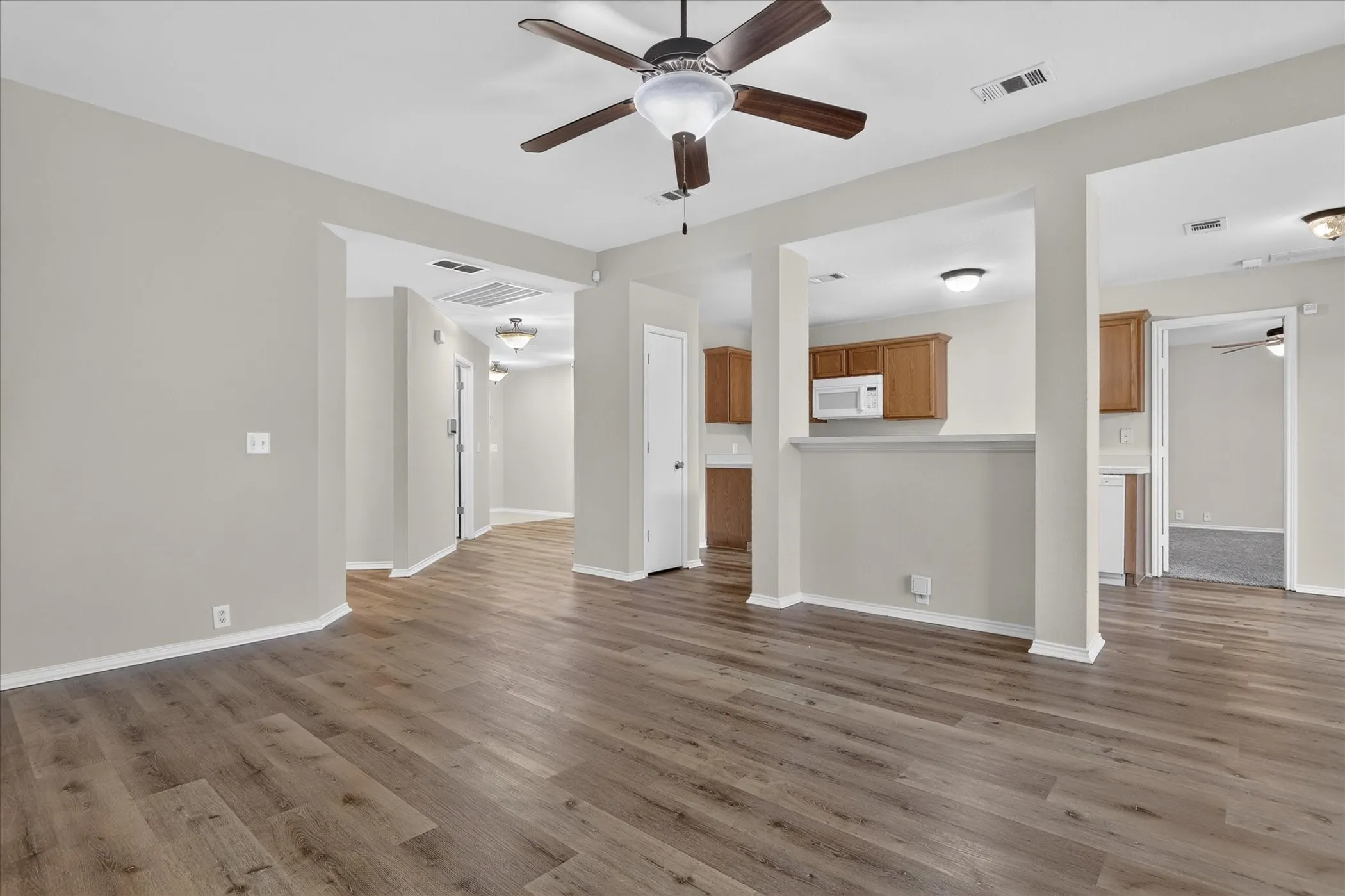 Single Family Residence For Sale in Tarrant County , 1441 Trading Post Drive, Fort Worth, Texas 76131, 3 Bedroom, 2 Bathroom, 2 Garage spaces, 1,507 Sqft, built in 2003, mls#21403930, Real Estate Agent in Fort Worth, Homes For Sale in Tarrant county, Homes For Sale in Fort Worth, Realtor in Fort Worth Texas, Real Estate Brokerage Independent Realty Texas, Luminita Cordes Realtor