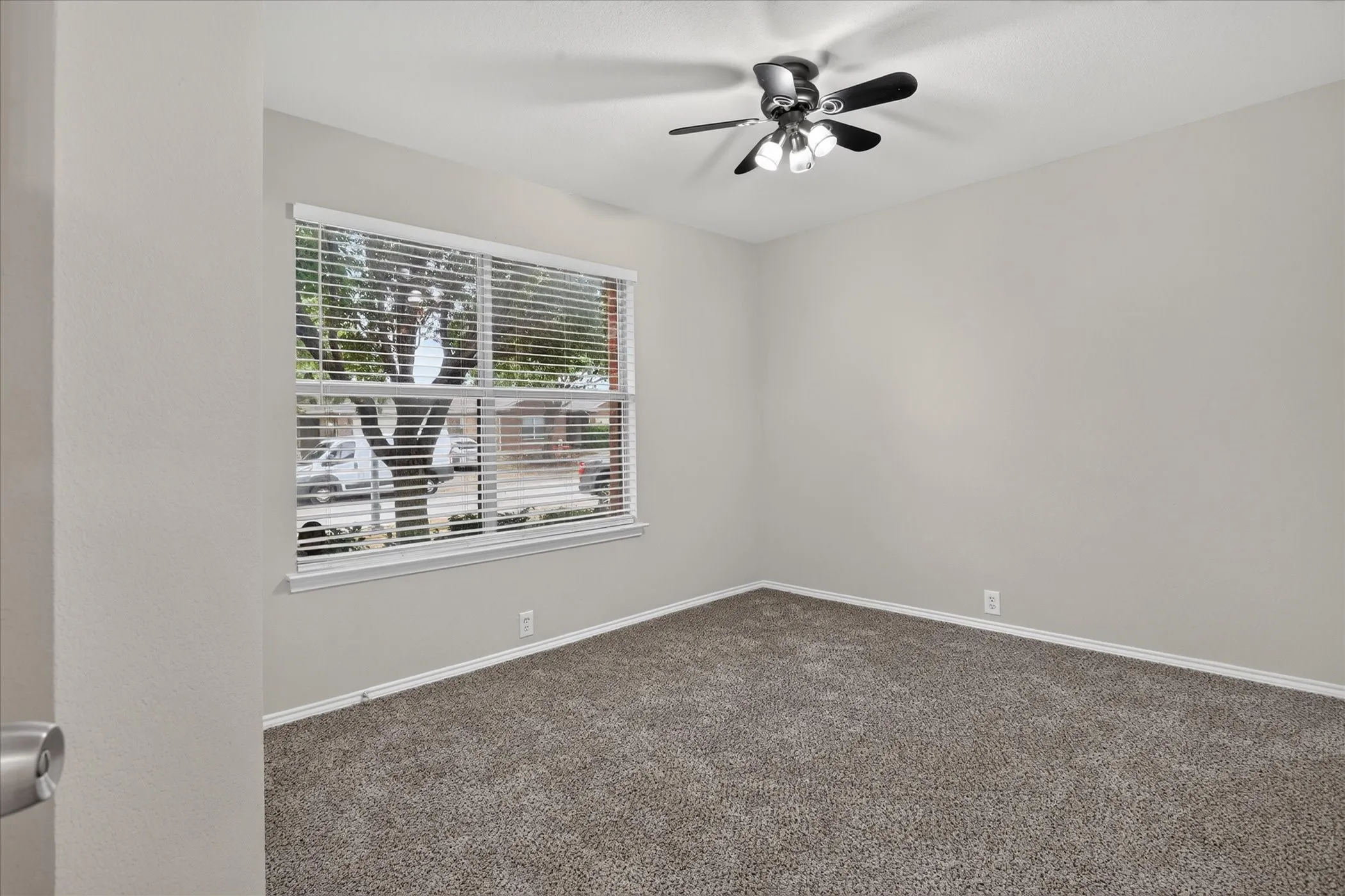 Single Family Residence For Sale in Tarrant County , 1441 Trading Post Drive, Fort Worth, Texas 76131, 3 Bedroom, 2 Bathroom, 2 Garage spaces, 1,507 Sqft, built in 2003, mls#21403930, Real Estate Agent in Fort Worth, Homes For Sale in Tarrant county, Homes For Sale in Fort Worth, Realtor in Fort Worth Texas, Real Estate Brokerage Independent Realty Texas, Luminita Cordes Realtor