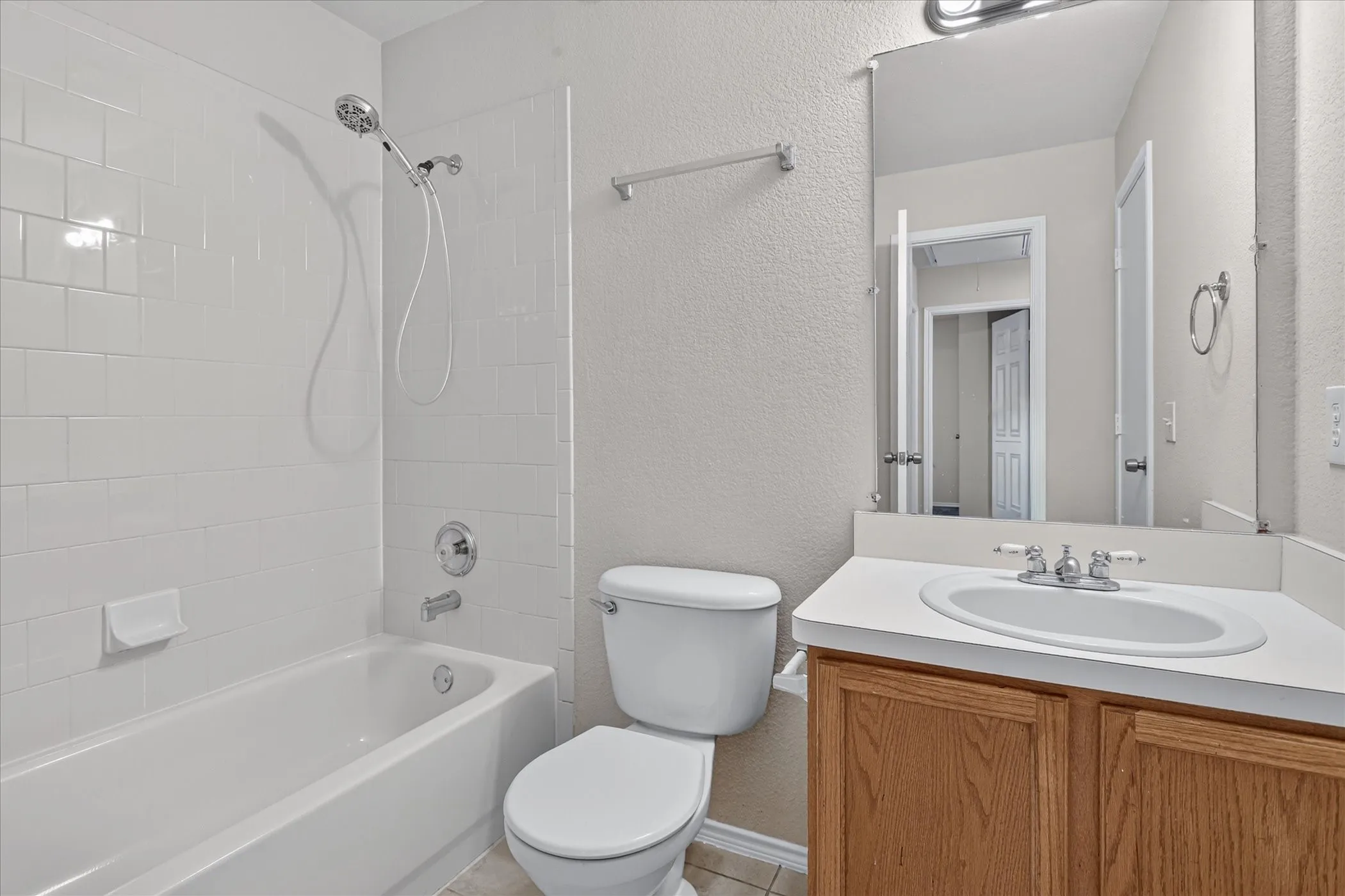 Single Family Residence For Sale in Tarrant County , 1441 Trading Post Drive, Fort Worth, Texas 76131, 3 Bedroom, 2 Bathroom, 2 Garage spaces, 1,507 Sqft, built in 2003, mls#21403930, Real Estate Agent in Fort Worth, Homes For Sale in Tarrant county, Homes For Sale in Fort Worth, Realtor in Fort Worth Texas, Real Estate Brokerage Independent Realty Texas, Luminita Cordes Realtor