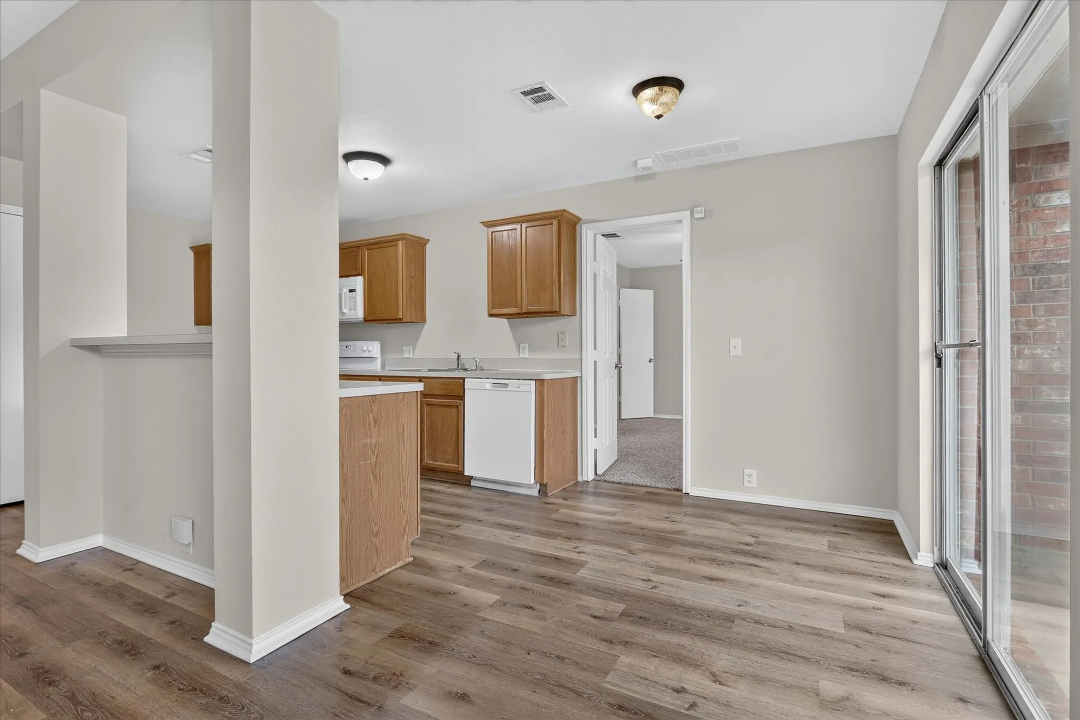 Single Family Residence For Sale in Tarrant County , 1441 Trading Post Drive, Fort Worth, Texas 76131, 3 Bedroom, 2 Bathroom, 2 Garage spaces, 1,507 Sqft, built in 2003, mls#21403930, Real Estate Agent in Fort Worth, Homes For Sale in Tarrant county, Homes For Sale in Fort Worth, Realtor in Fort Worth Texas, Real Estate Brokerage Independent Realty Texas, Luminita Cordes Realtor