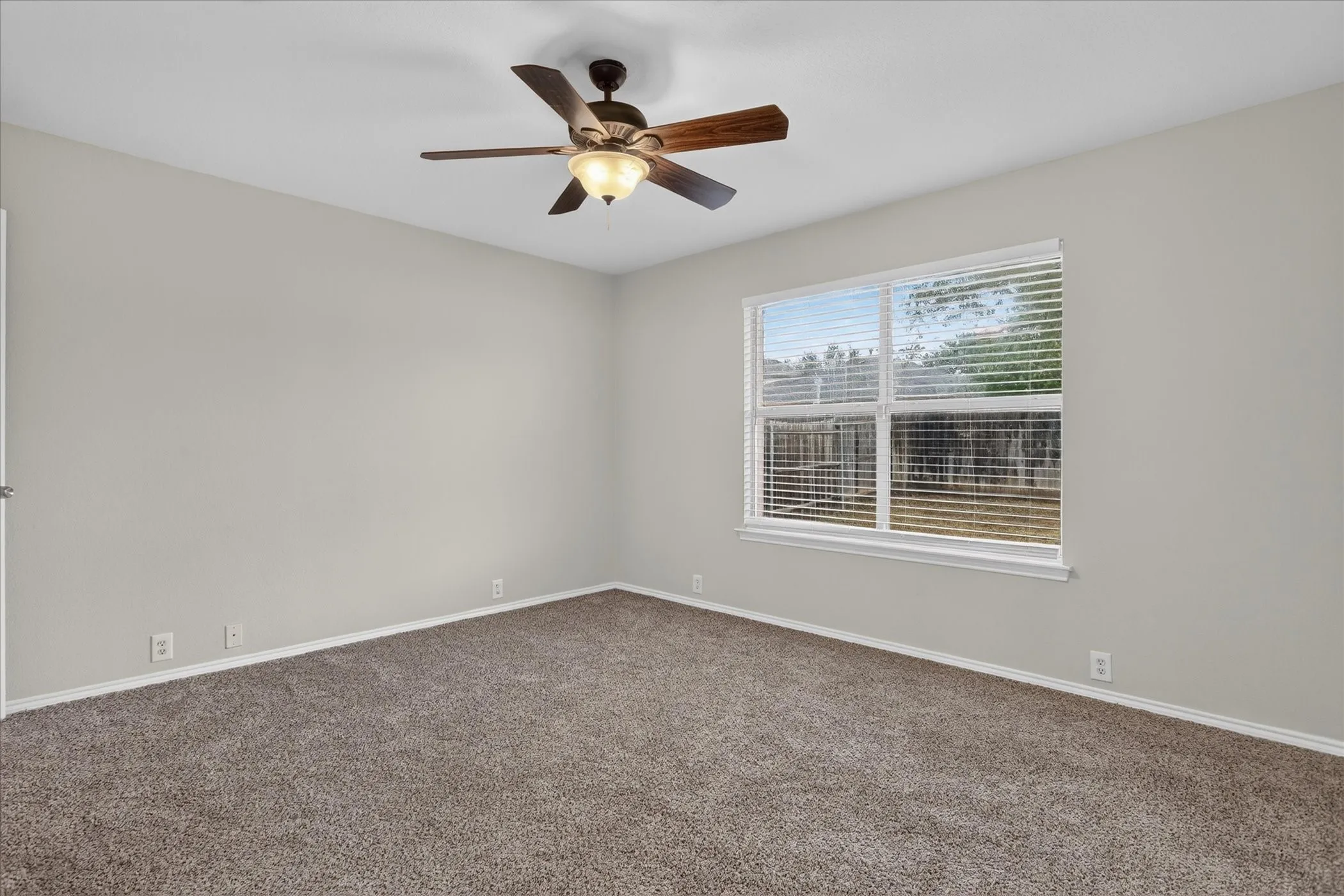 Single Family Residence For Sale in Tarrant County , 1441 Trading Post Drive, Fort Worth, Texas 76131, 3 Bedroom, 2 Bathroom, 2 Garage spaces, 1,507 Sqft, built in 2003, mls#21403930, Real Estate Agent in Fort Worth, Homes For Sale in Tarrant county, Homes For Sale in Fort Worth, Realtor in Fort Worth Texas, Real Estate Brokerage Independent Realty Texas, Luminita Cordes Realtor