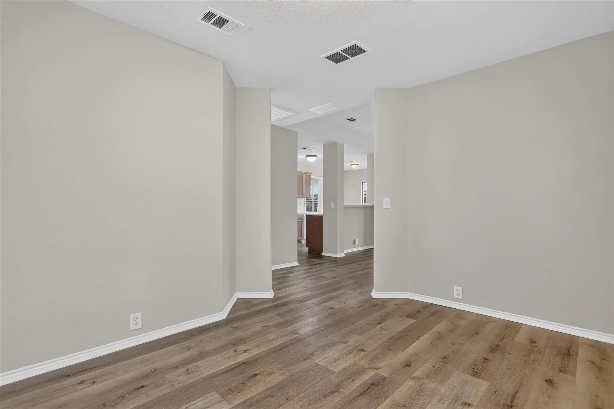 Single Family Residence For Sale in Tarrant County , 1441 Trading Post Drive, Fort Worth, Texas 76131, 3 Bedroom, 2 Bathroom, 2 Garage spaces, 1,507 Sqft, built in 2003, mls#21403930, Real Estate Agent in Fort Worth, Homes For Sale in Tarrant county, Homes For Sale in Fort Worth, Realtor in Fort Worth Texas, Real Estate Brokerage Independent Realty Texas, Luminita Cordes Realtor