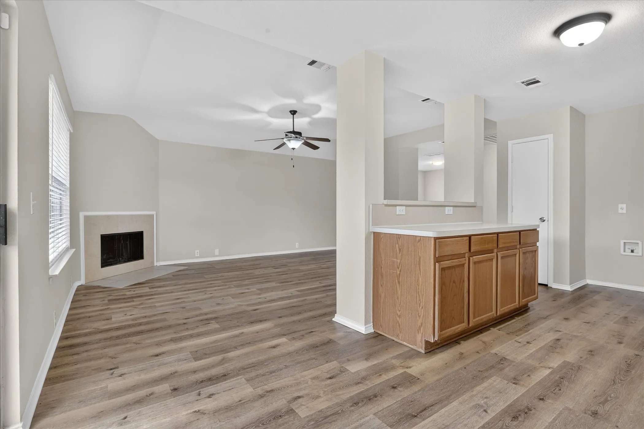 Single Family Residence For Sale in Tarrant County , 1441 Trading Post Drive, Fort Worth, Texas 76131, 3 Bedroom, 2 Bathroom, 2 Garage spaces, 1,507 Sqft, built in 2003, mls#21403930, Real Estate Agent in Fort Worth, Homes For Sale in Tarrant county, Homes For Sale in Fort Worth, Realtor in Fort Worth Texas, Real Estate Brokerage Independent Realty Texas, Luminita Cordes Realtor