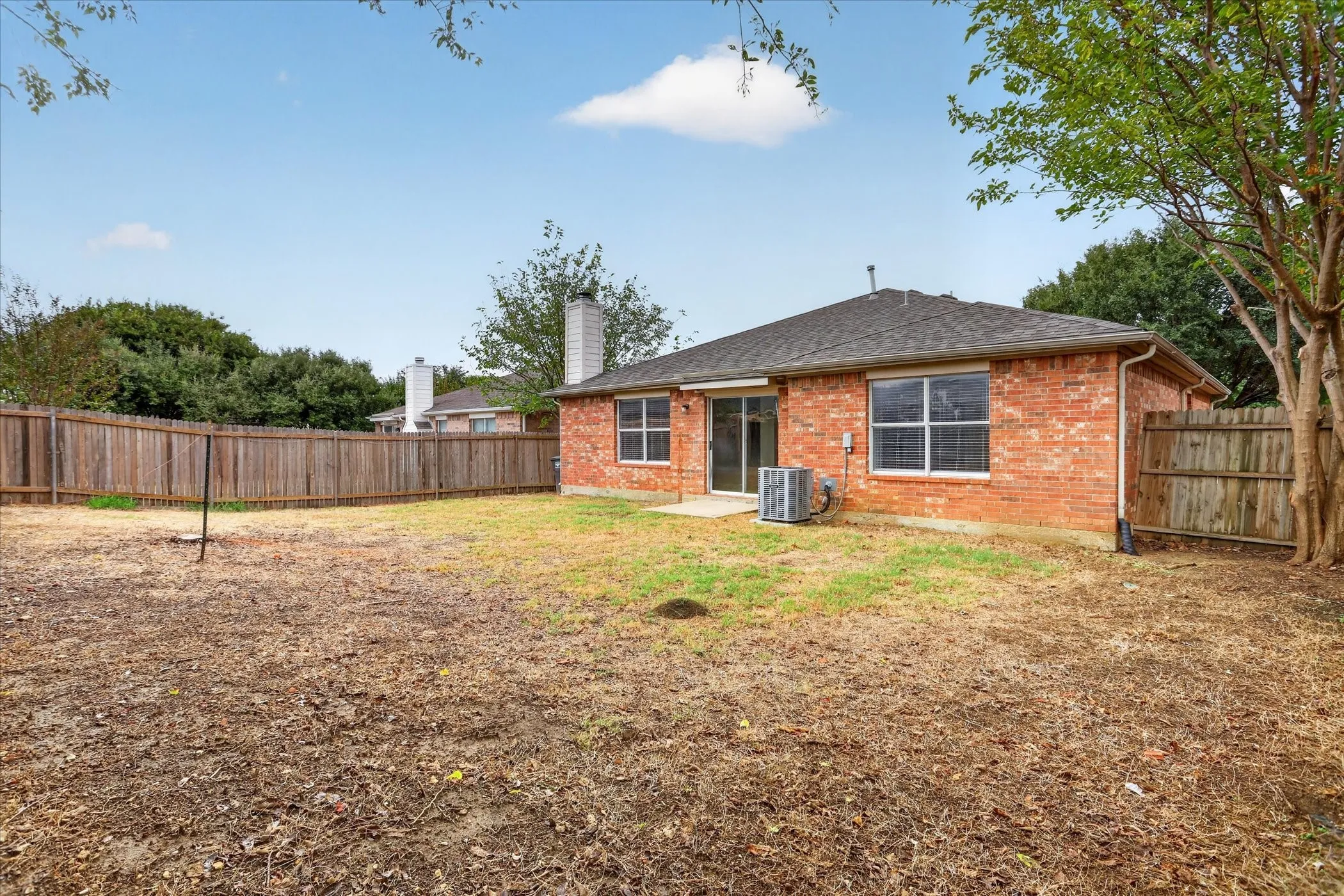 Single Family Residence For Sale in Tarrant County , 1441 Trading Post Drive, Fort Worth, Texas 76131, 3 Bedroom, 2 Bathroom, 2 Garage spaces, 1,507 Sqft, built in 2003, mls#21403930, Real Estate Agent in Fort Worth, Homes For Sale in Tarrant county, Homes For Sale in Fort Worth, Realtor in Fort Worth Texas, Real Estate Brokerage Independent Realty Texas, Luminita Cordes Realtor