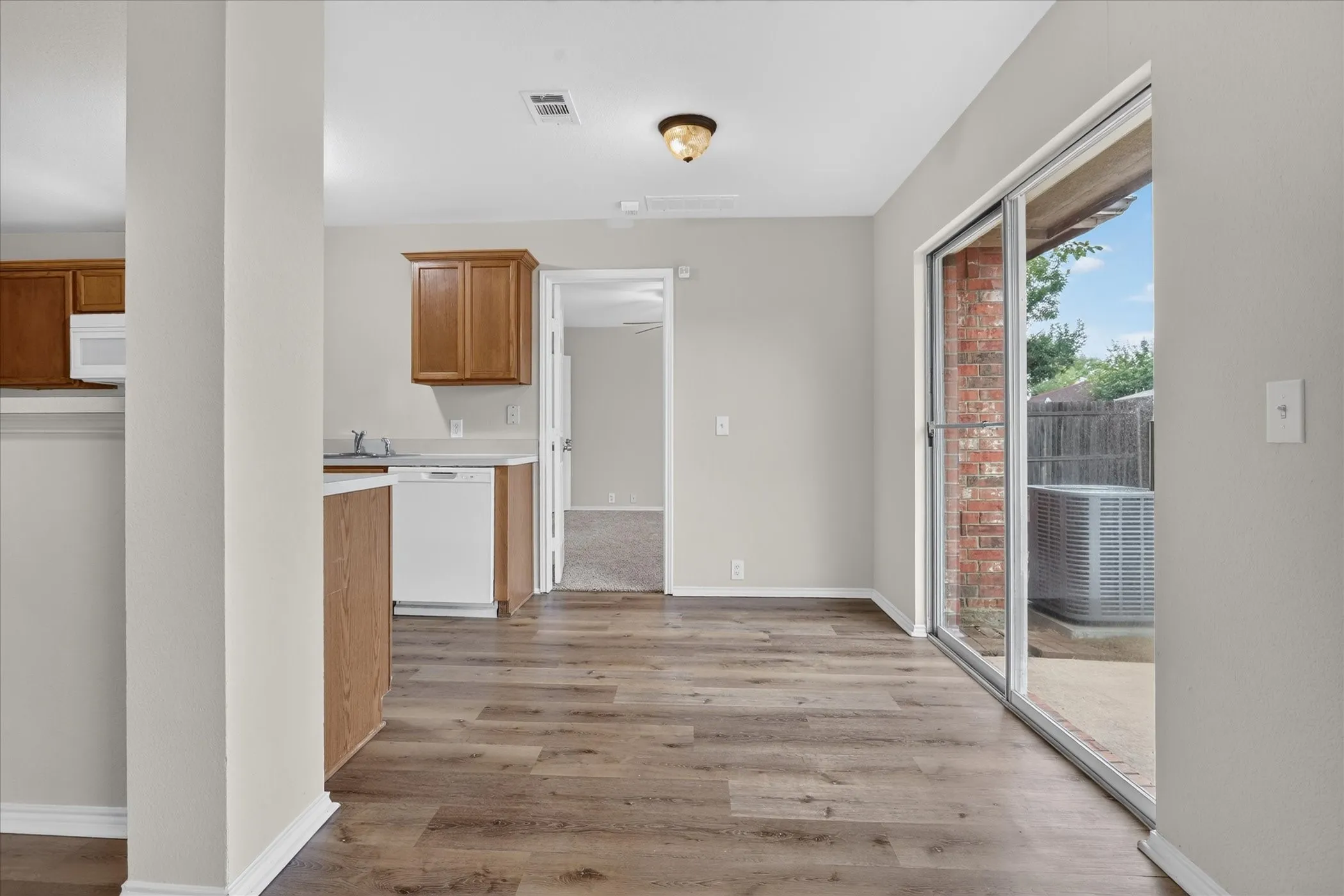 Single Family Residence For Sale in Tarrant County , 1441 Trading Post Drive, Fort Worth, Texas 76131, 3 Bedroom, 2 Bathroom, 2 Garage spaces, 1,507 Sqft, built in 2003, mls#21403930, Real Estate Agent in Fort Worth, Homes For Sale in Tarrant county, Homes For Sale in Fort Worth, Realtor in Fort Worth Texas, Real Estate Brokerage Independent Realty Texas, Luminita Cordes Realtor