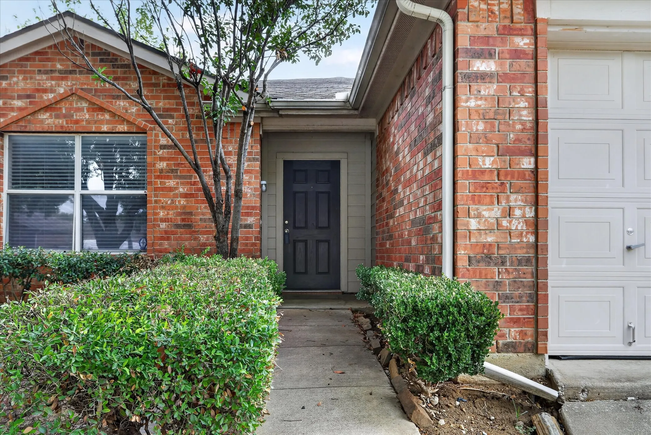 Single Family Residence For Sale in Tarrant County , 1441 Trading Post Drive, Fort Worth, Texas 76131, 3 Bedroom, 2 Bathroom, 2 Garage spaces, 1,507 Sqft, built in 2003, mls#21403930, Real Estate Agent in Fort Worth, Homes For Sale in Tarrant county, Homes For Sale in Fort Worth, Realtor in Fort Worth Texas, Real Estate Brokerage Independent Realty Texas, Luminita Cordes Realtor