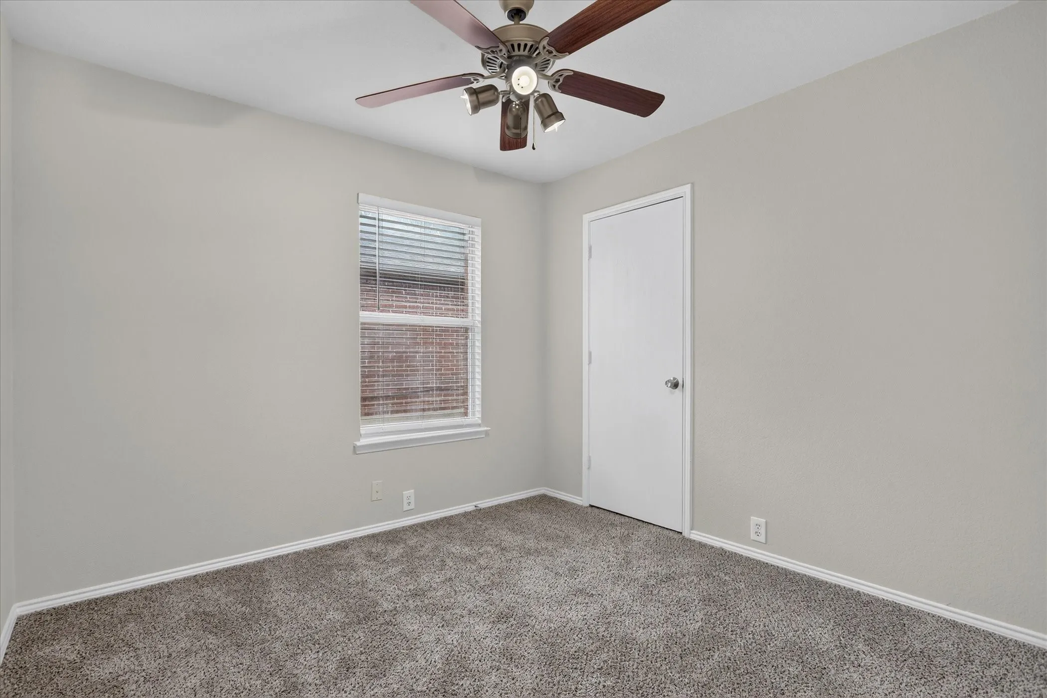 Single Family Residence For Sale in Tarrant County , 1441 Trading Post Drive, Fort Worth, Texas 76131, 3 Bedroom, 2 Bathroom, 2 Garage spaces, 1,507 Sqft, built in 2003, mls#21403930, Real Estate Agent in Fort Worth, Homes For Sale in Tarrant county, Homes For Sale in Fort Worth, Realtor in Fort Worth Texas, Real Estate Brokerage Independent Realty Texas, Luminita Cordes Realtor