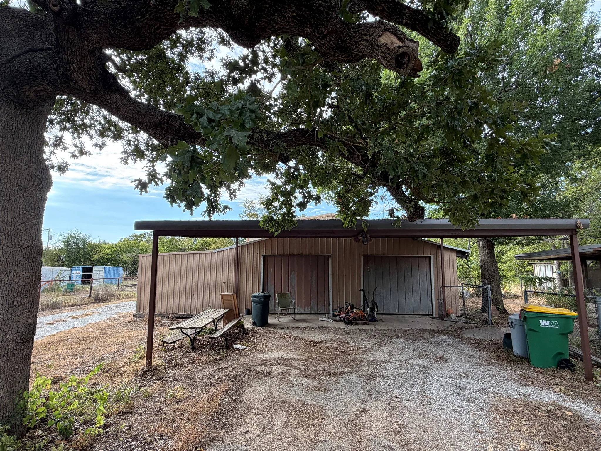 Single Family Residence For Sale in Mc Lennan County , 108 W Tinsley Drive, Robinson, Texas 76706, 4 Bedroom, 2 Bathroom, 4 Garage spaces, 3,078 Sqft, built in 1900, mls#21403916, Real Estate Agent in Robinson, Homes For Sale in Mc Lennan county, Homes For Sale in Robinson, Realtor in Robinson Texas, Real Estate Brokerage Independent Realty Texas, Luminita Cordes Realtor
