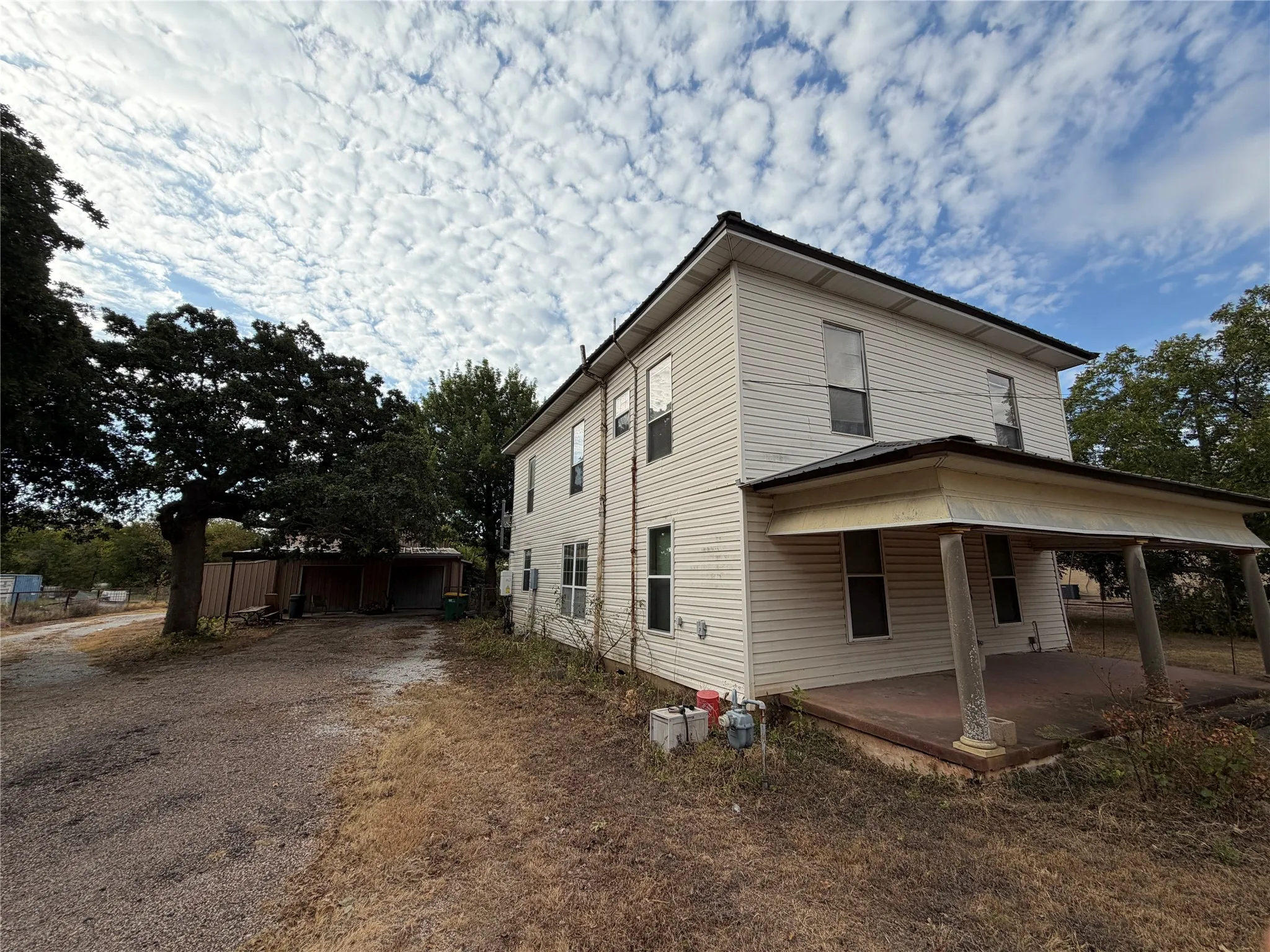 Single Family Residence For Sale in Mc Lennan County , 108 W Tinsley Drive, Robinson, Texas 76706, 4 Bedroom, 2 Bathroom, 4 Garage spaces, 3,078 Sqft, built in 1900, mls#21403916, Real Estate Agent in Robinson, Homes For Sale in Mc Lennan county, Homes For Sale in Robinson, Realtor in Robinson Texas, Real Estate Brokerage Independent Realty Texas, Luminita Cordes Realtor