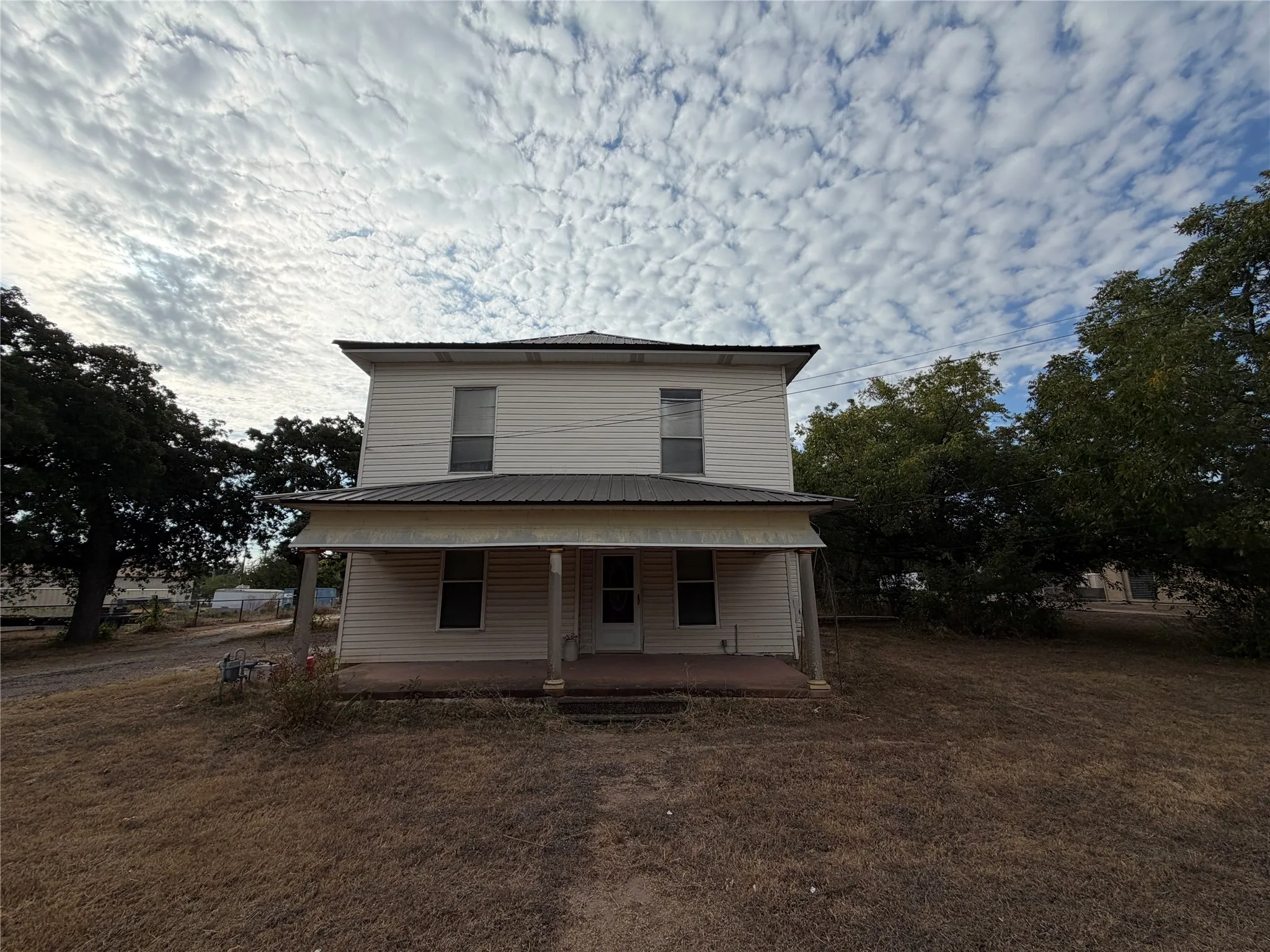 Single Family Residence For Sale in Mc Lennan County , 108 W Tinsley Drive, Robinson, Texas 76706, 4 Bedroom, 2 Bathroom, 4 Garage spaces, 3,078 Sqft, built in 1900, mls#21403916, Real Estate Agent in Robinson, Homes For Sale in Mc Lennan county, Homes For Sale in Robinson, Realtor in Robinson Texas, Real Estate Brokerage Independent Realty Texas, Luminita Cordes Realtor