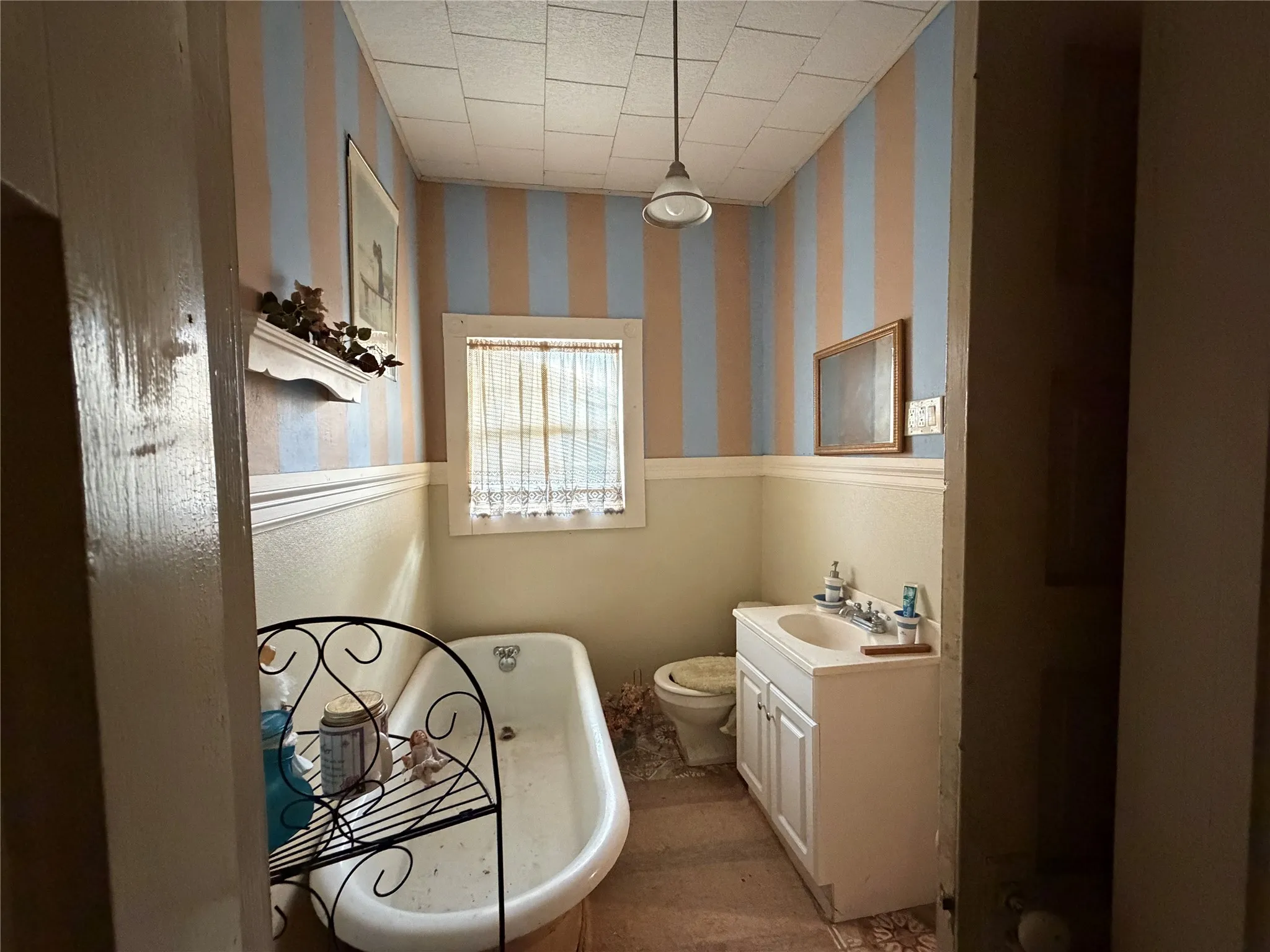 Single Family Residence For Sale in Mc Lennan County , 108 W Tinsley Drive, Robinson, Texas 76706, 4 Bedroom, 2 Bathroom, 4 Garage spaces, 3,078 Sqft, built in 1900, mls#21403916, Real Estate Agent in Robinson, Homes For Sale in Mc Lennan county, Homes For Sale in Robinson, Realtor in Robinson Texas, Real Estate Brokerage Independent Realty Texas, Luminita Cordes Realtor