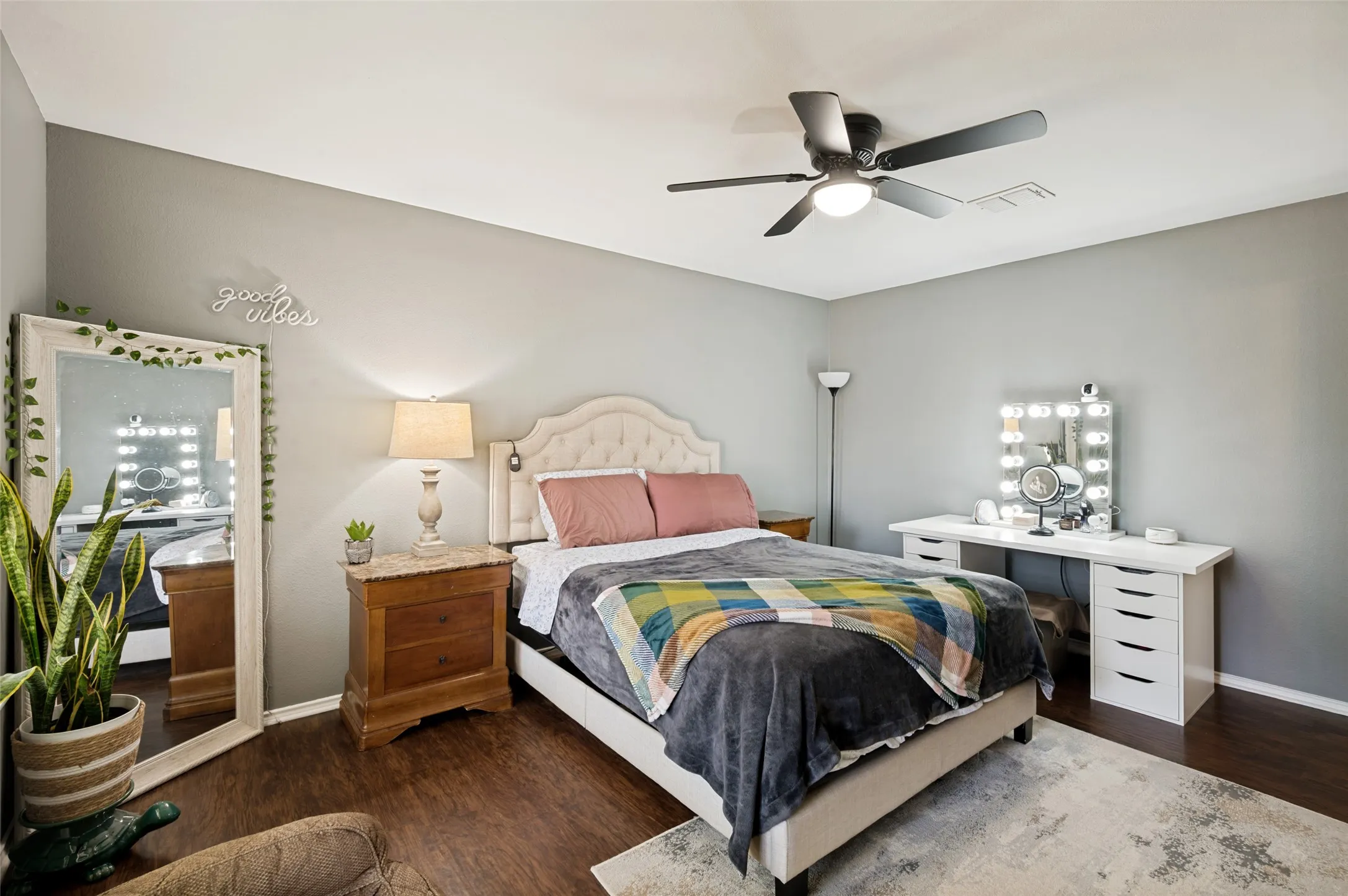 Single Family Residence For Sale in Denton County , 2224 Southway, Denton, Texas 76207, 3 Bedroom, 2 Bathroom, 2 Garage spaces, 1,400 Sqft, built in 2001, mls#21403934, Real Estate Agent in Denton, Homes For Sale in Denton county, Homes For Sale in Denton, Realtor in Denton Texas, Real Estate Brokerage Independent Realty Texas, Luminita Cordes Realtor