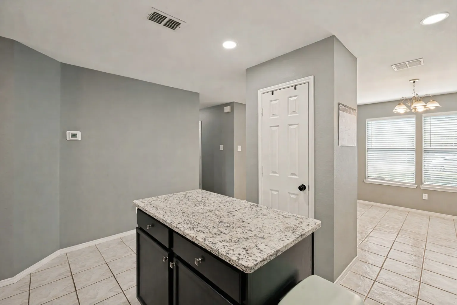 Single Family Residence For Sale in Denton County , 2224 Southway, Denton, Texas 76207, 3 Bedroom, 2 Bathroom, 2 Garage spaces, 1,400 Sqft, built in 2001, mls#21403934, Real Estate Agent in Denton, Homes For Sale in Denton county, Homes For Sale in Denton, Realtor in Denton Texas, Real Estate Brokerage Independent Realty Texas, Luminita Cordes Realtor