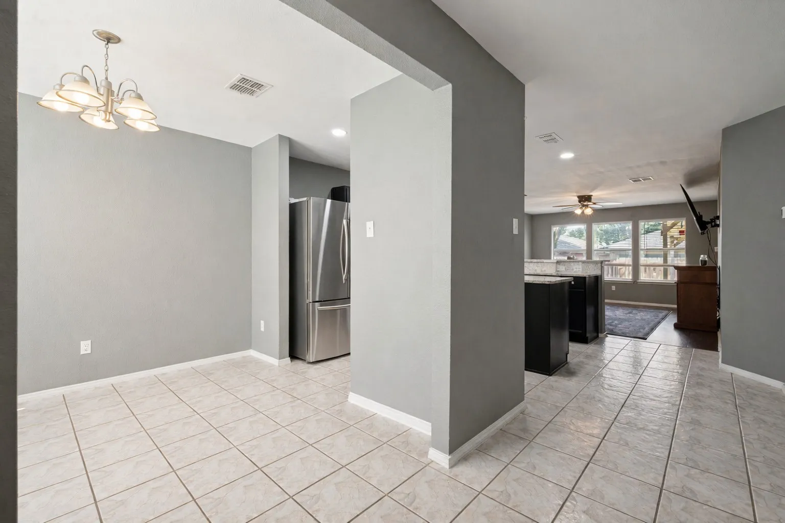 Single Family Residence For Sale in Denton County , 2224 Southway, Denton, Texas 76207, 3 Bedroom, 2 Bathroom, 2 Garage spaces, 1,400 Sqft, built in 2001, mls#21403934, Real Estate Agent in Denton, Homes For Sale in Denton county, Homes For Sale in Denton, Realtor in Denton Texas, Real Estate Brokerage Independent Realty Texas, Luminita Cordes Realtor
