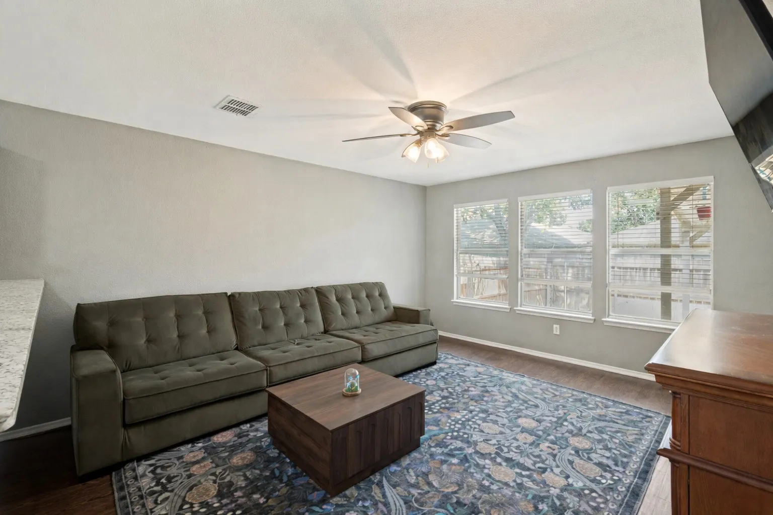 Single Family Residence For Sale in Denton County , 2224 Southway, Denton, Texas 76207, 3 Bedroom, 2 Bathroom, 2 Garage spaces, 1,400 Sqft, built in 2001, mls#21403934, Real Estate Agent in Denton, Homes For Sale in Denton county, Homes For Sale in Denton, Realtor in Denton Texas, Real Estate Brokerage Independent Realty Texas, Luminita Cordes Realtor
