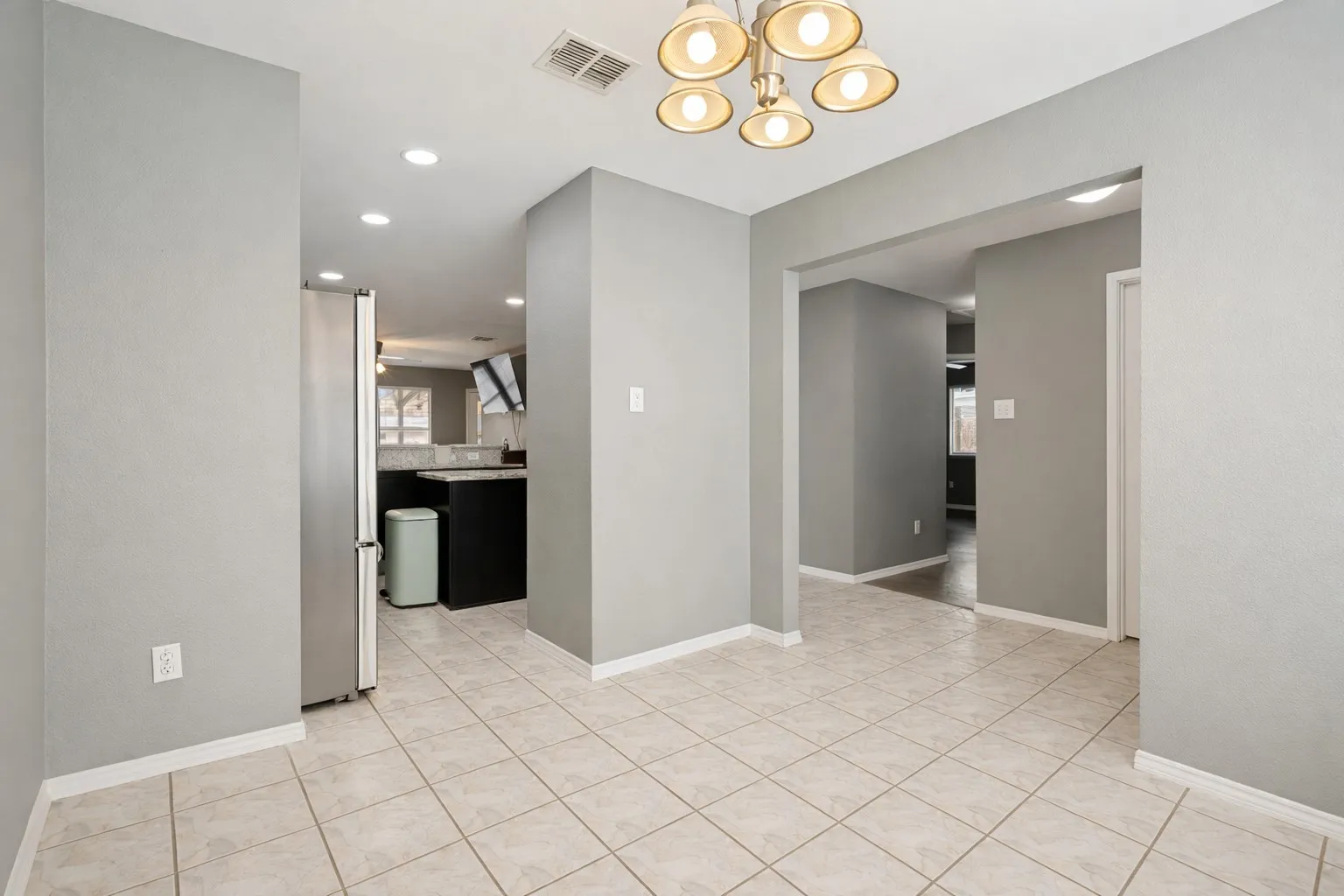 Single Family Residence For Sale in Denton County , 2224 Southway, Denton, Texas 76207, 3 Bedroom, 2 Bathroom, 2 Garage spaces, 1,400 Sqft, built in 2001, mls#21403934, Real Estate Agent in Denton, Homes For Sale in Denton county, Homes For Sale in Denton, Realtor in Denton Texas, Real Estate Brokerage Independent Realty Texas, Luminita Cordes Realtor