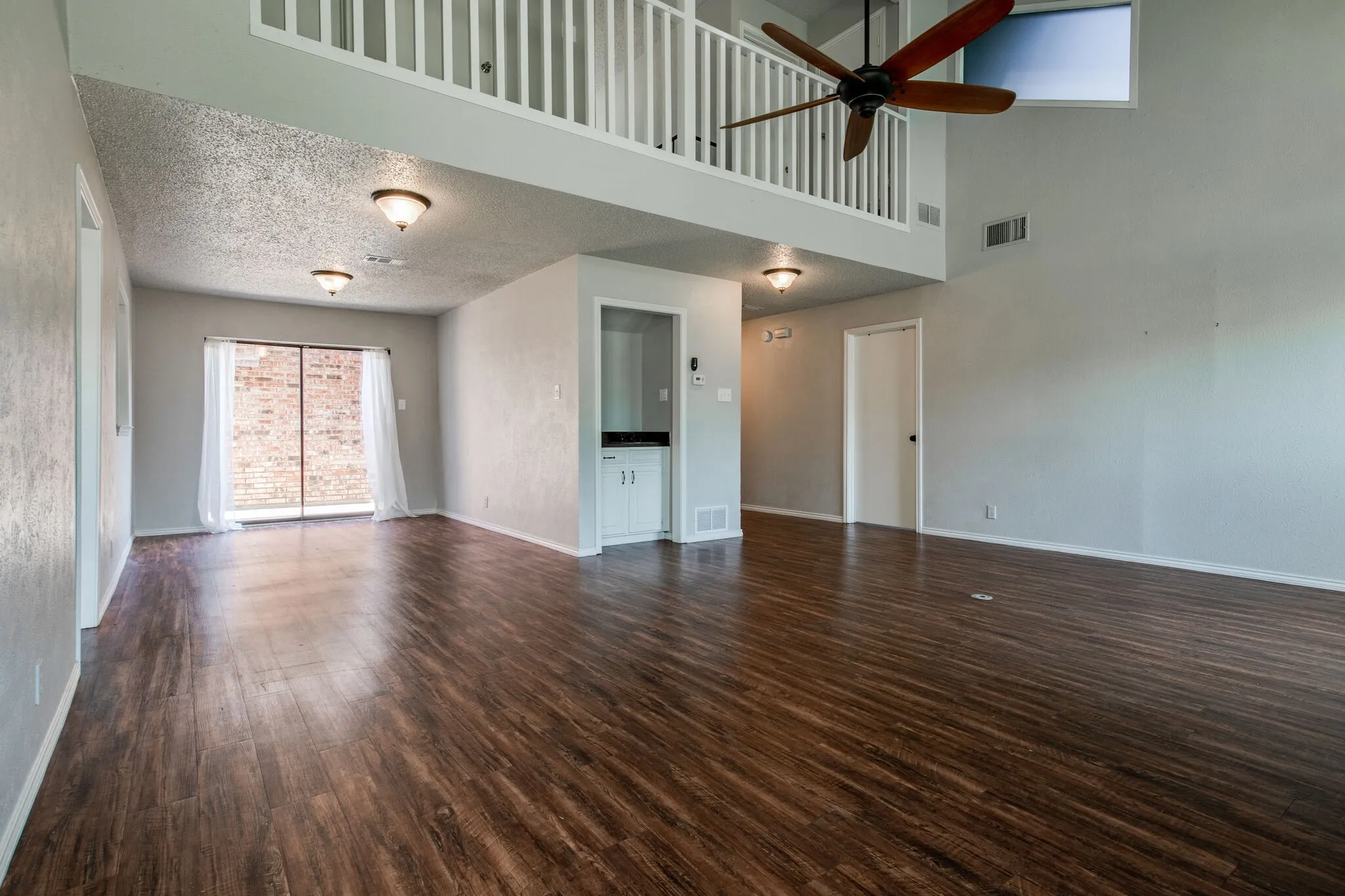 Duplex For Sale in Denton County , 1726-1728 Stonegate Drive, Denton, Texas 76205, 6 Bedroom, 6 Bathroom, 4 Garage spaces, 3,688 Sqft, built in 1976, mls#21401985, Real Estate Agent in Denton, Homes For Sale in Denton county, Homes For Sale in Denton, Realtor in Denton Texas, Real Estate Brokerage Independent Realty Texas, Luminita Cordes Realtor