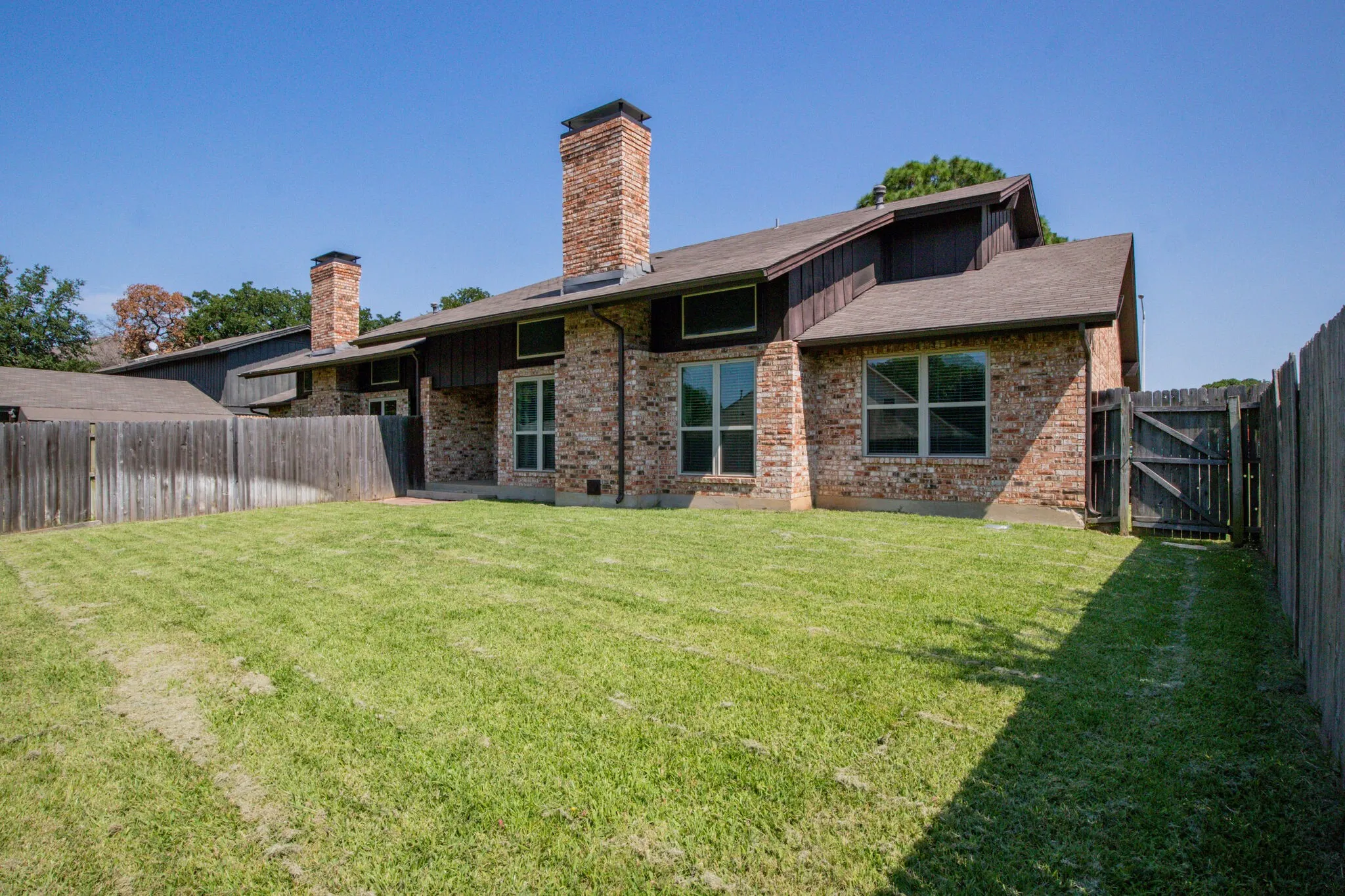 Duplex For Sale in Denton County , 1726-1728 Stonegate Drive, Denton, Texas 76205, 6 Bedroom, 6 Bathroom, 4 Garage spaces, 3,688 Sqft, built in 1976, mls#21401985, Real Estate Agent in Denton, Homes For Sale in Denton county, Homes For Sale in Denton, Realtor in Denton Texas, Real Estate Brokerage Independent Realty Texas, Luminita Cordes Realtor