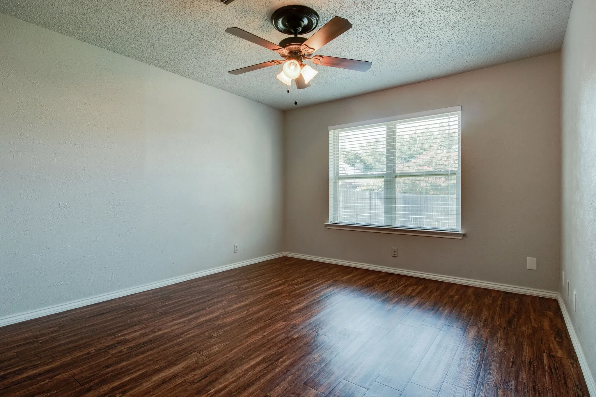 Duplex For Sale in Denton County , 1726-1728 Stonegate Drive, Denton, Texas 76205, 6 Bedroom, 6 Bathroom, 4 Garage spaces, 3,688 Sqft, built in 1976, mls#21401985, Real Estate Agent in Denton, Homes For Sale in Denton county, Homes For Sale in Denton, Realtor in Denton Texas, Real Estate Brokerage Independent Realty Texas, Luminita Cordes Realtor