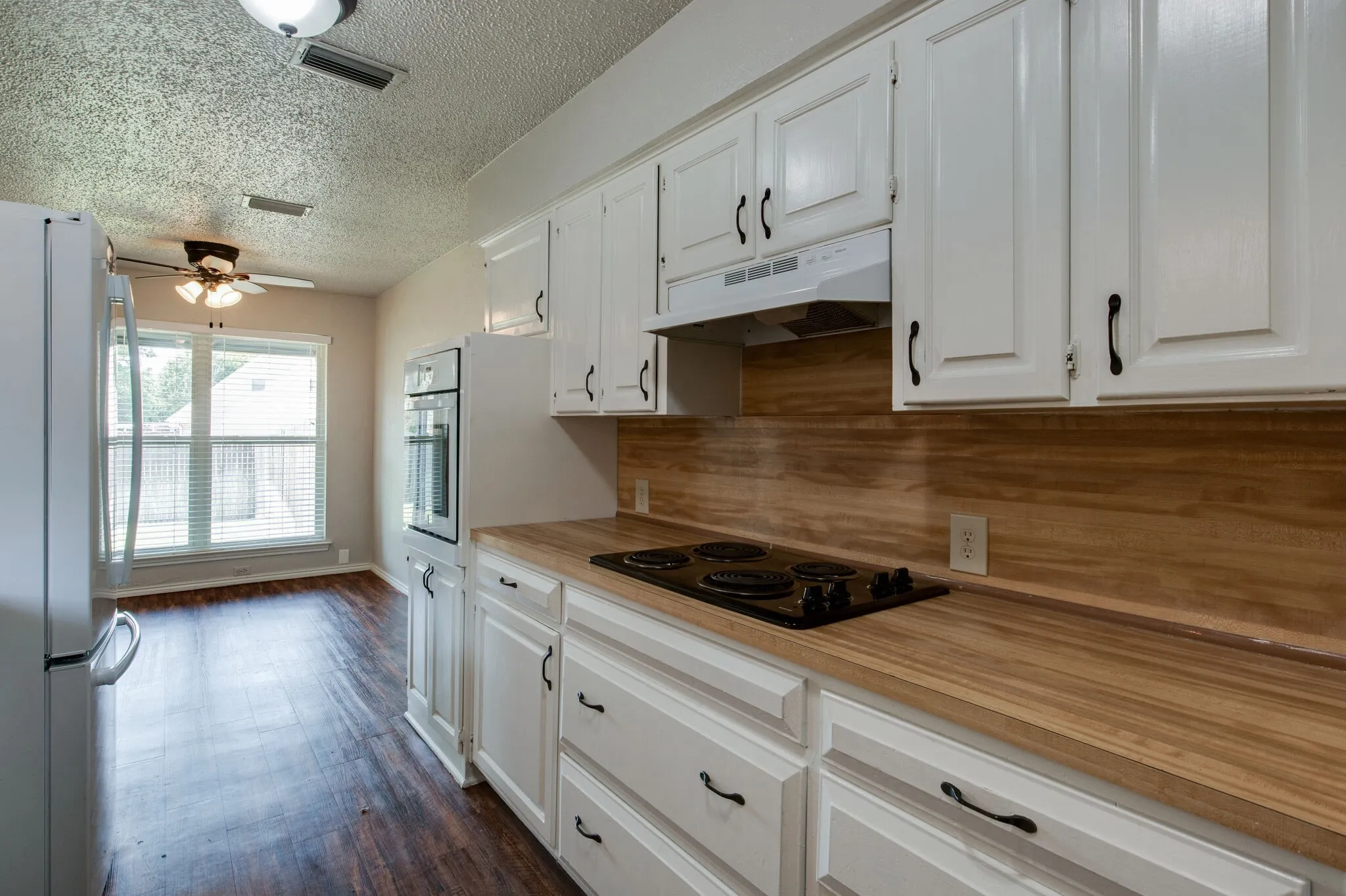 Duplex For Sale in Denton County , 1726-1728 Stonegate Drive, Denton, Texas 76205, 6 Bedroom, 6 Bathroom, 4 Garage spaces, 3,688 Sqft, built in 1976, mls#21401985, Real Estate Agent in Denton, Homes For Sale in Denton county, Homes For Sale in Denton, Realtor in Denton Texas, Real Estate Brokerage Independent Realty Texas, Luminita Cordes Realtor