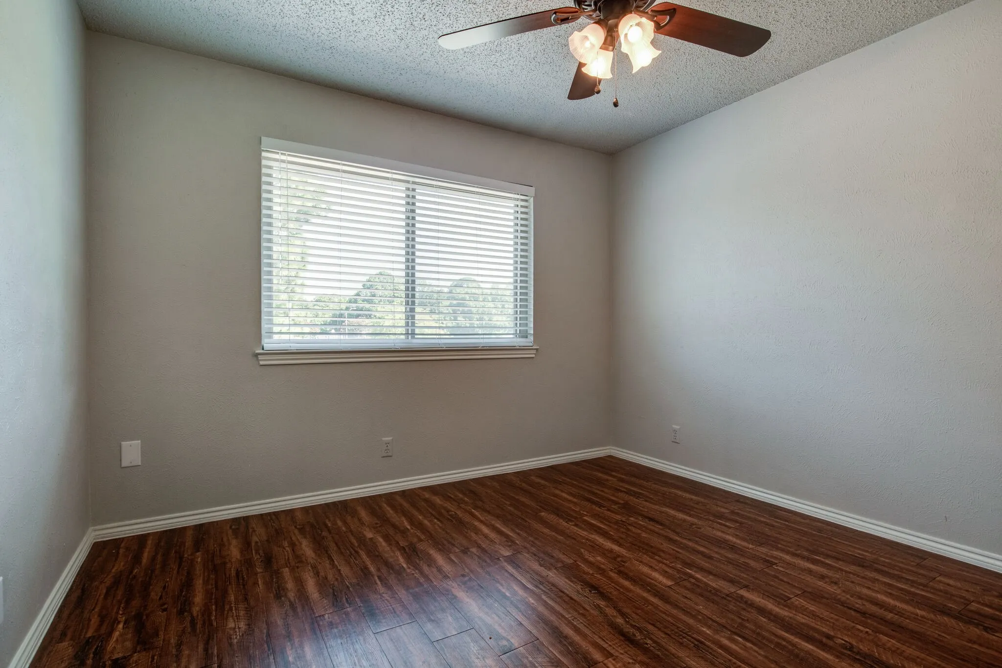 Duplex For Sale in Denton County , 1726-1728 Stonegate Drive, Denton, Texas 76205, 6 Bedroom, 6 Bathroom, 4 Garage spaces, 3,688 Sqft, built in 1976, mls#21401985, Real Estate Agent in Denton, Homes For Sale in Denton county, Homes For Sale in Denton, Realtor in Denton Texas, Real Estate Brokerage Independent Realty Texas, Luminita Cordes Realtor