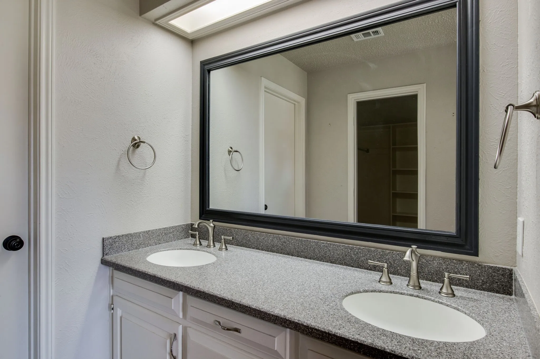 Duplex For Sale in Denton County , 1726-1728 Stonegate Drive, Denton, Texas 76205, 6 Bedroom, 6 Bathroom, 4 Garage spaces, 3,688 Sqft, built in 1976, mls#21401985, Real Estate Agent in Denton, Homes For Sale in Denton county, Homes For Sale in Denton, Realtor in Denton Texas, Real Estate Brokerage Independent Realty Texas, Luminita Cordes Realtor