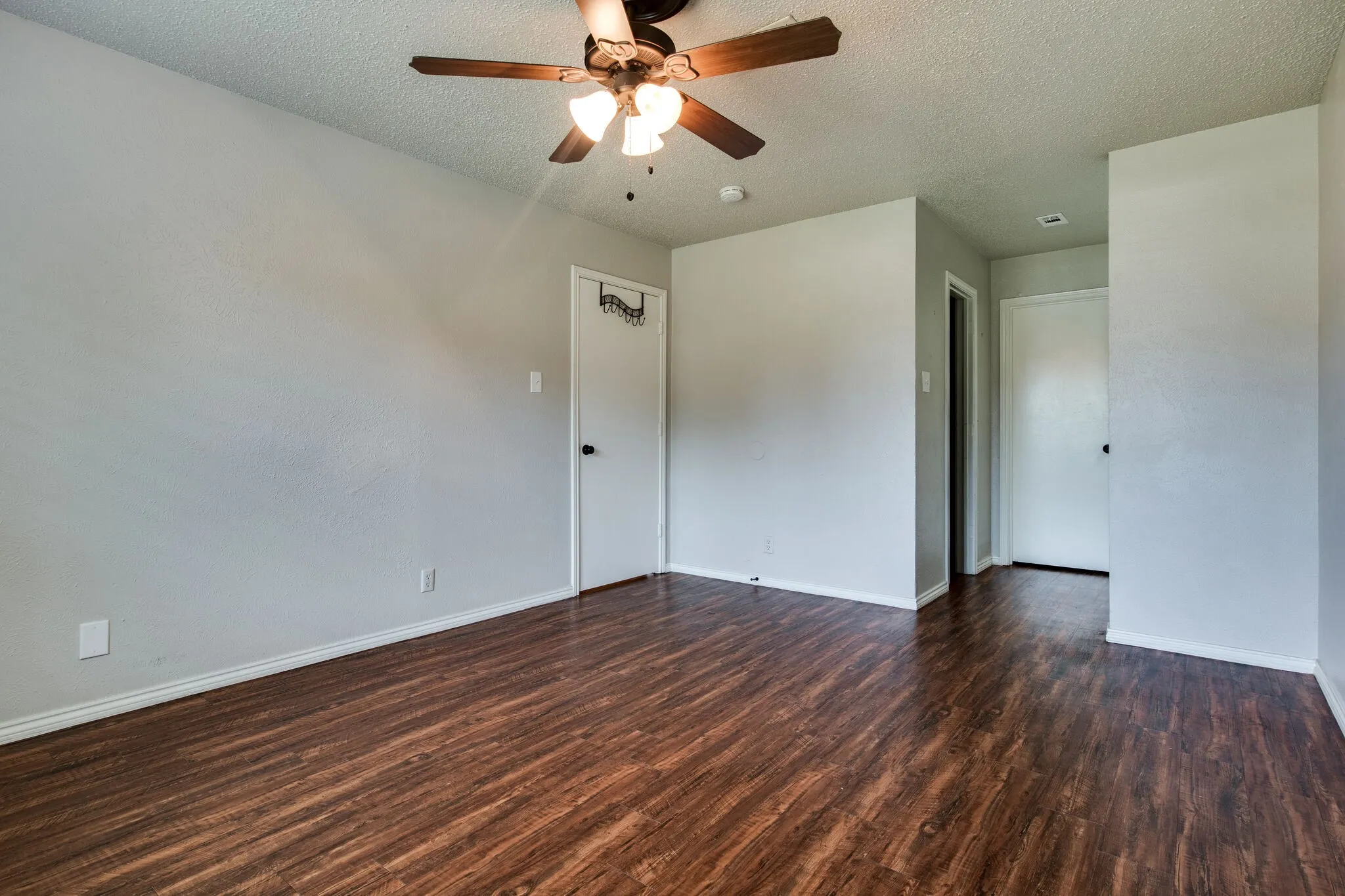 Duplex For Sale in Denton County , 1726-1728 Stonegate Drive, Denton, Texas 76205, 6 Bedroom, 6 Bathroom, 4 Garage spaces, 3,688 Sqft, built in 1976, mls#21401985, Real Estate Agent in Denton, Homes For Sale in Denton county, Homes For Sale in Denton, Realtor in Denton Texas, Real Estate Brokerage Independent Realty Texas, Luminita Cordes Realtor