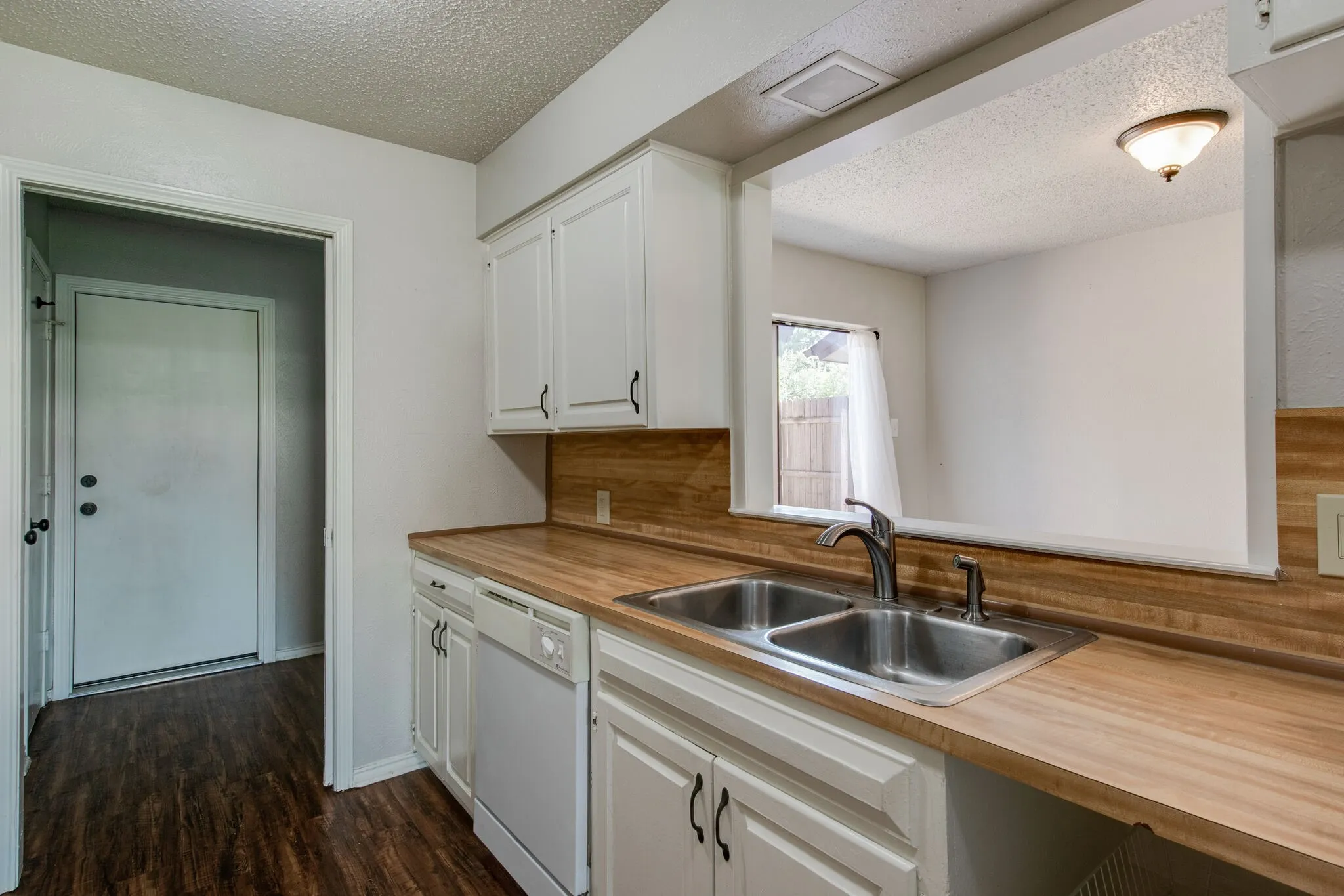 Duplex For Sale in Denton County , 1726-1728 Stonegate Drive, Denton, Texas 76205, 6 Bedroom, 6 Bathroom, 4 Garage spaces, 3,688 Sqft, built in 1976, mls#21401985, Real Estate Agent in Denton, Homes For Sale in Denton county, Homes For Sale in Denton, Realtor in Denton Texas, Real Estate Brokerage Independent Realty Texas, Luminita Cordes Realtor