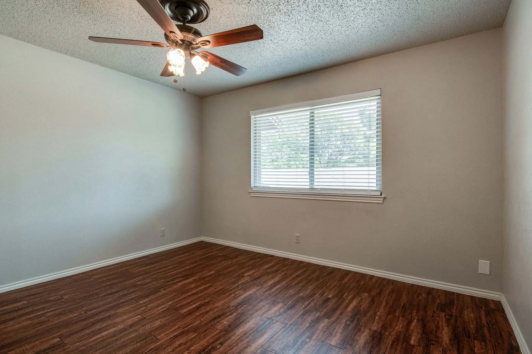 Duplex For Sale in Denton County , 1726-1728 Stonegate Drive, Denton, Texas 76205, 6 Bedroom, 6 Bathroom, 4 Garage spaces, 3,688 Sqft, built in 1976, mls#21401985, Real Estate Agent in Denton, Homes For Sale in Denton county, Homes For Sale in Denton, Realtor in Denton Texas, Real Estate Brokerage Independent Realty Texas, Luminita Cordes Realtor