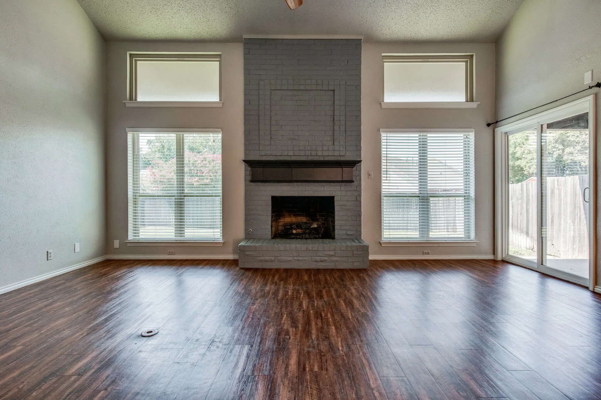 Duplex For Sale in Denton County , 1726-1728 Stonegate Drive, Denton, Texas 76205, 6 Bedroom, 6 Bathroom, 4 Garage spaces, 3,688 Sqft, built in 1976, mls#21401985, Real Estate Agent in Denton, Homes For Sale in Denton county, Homes For Sale in Denton, Realtor in Denton Texas, Real Estate Brokerage Independent Realty Texas, Luminita Cordes Realtor