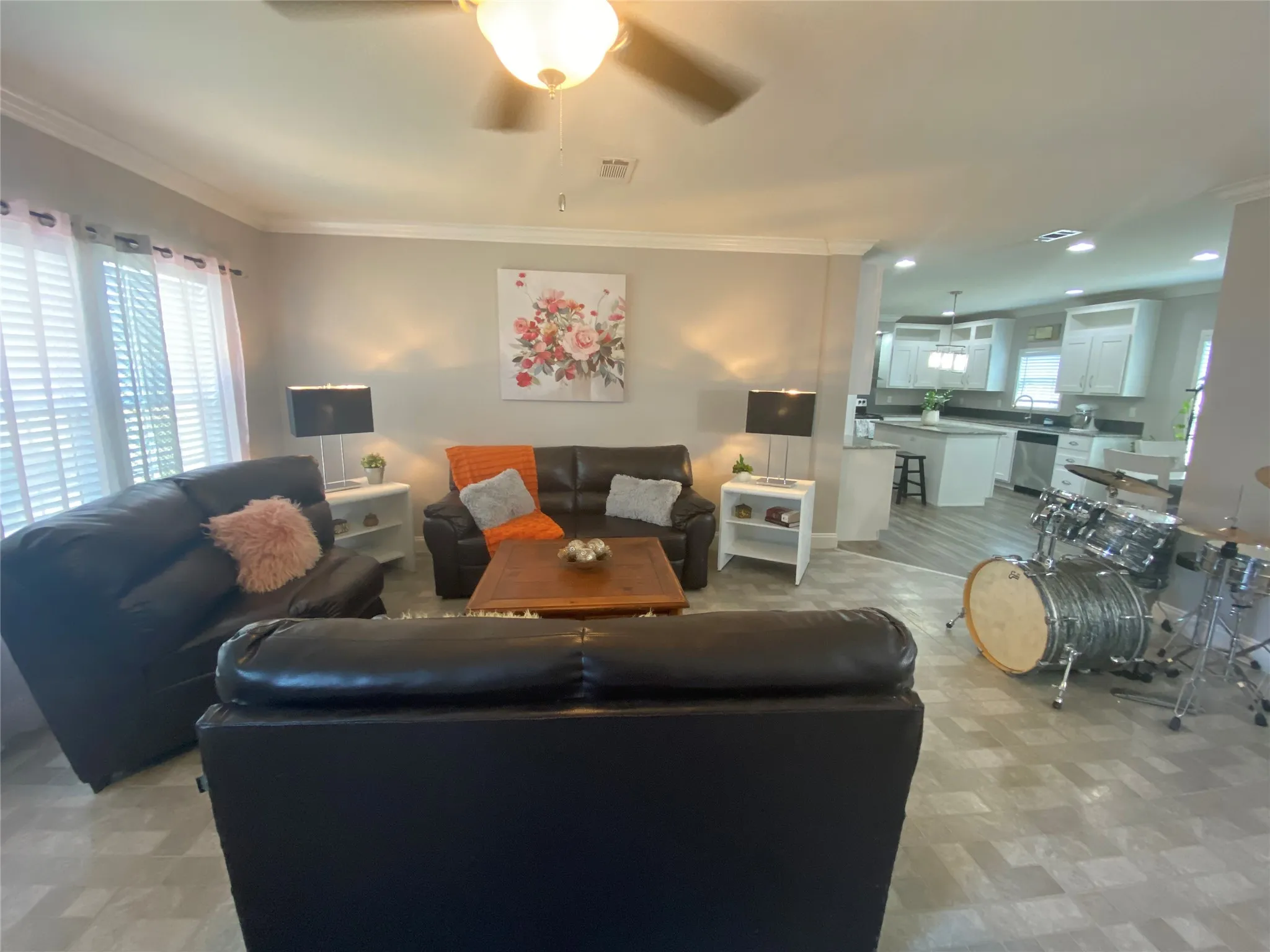 Living room featuring crown molding, ceiling fan, and recessed lighting