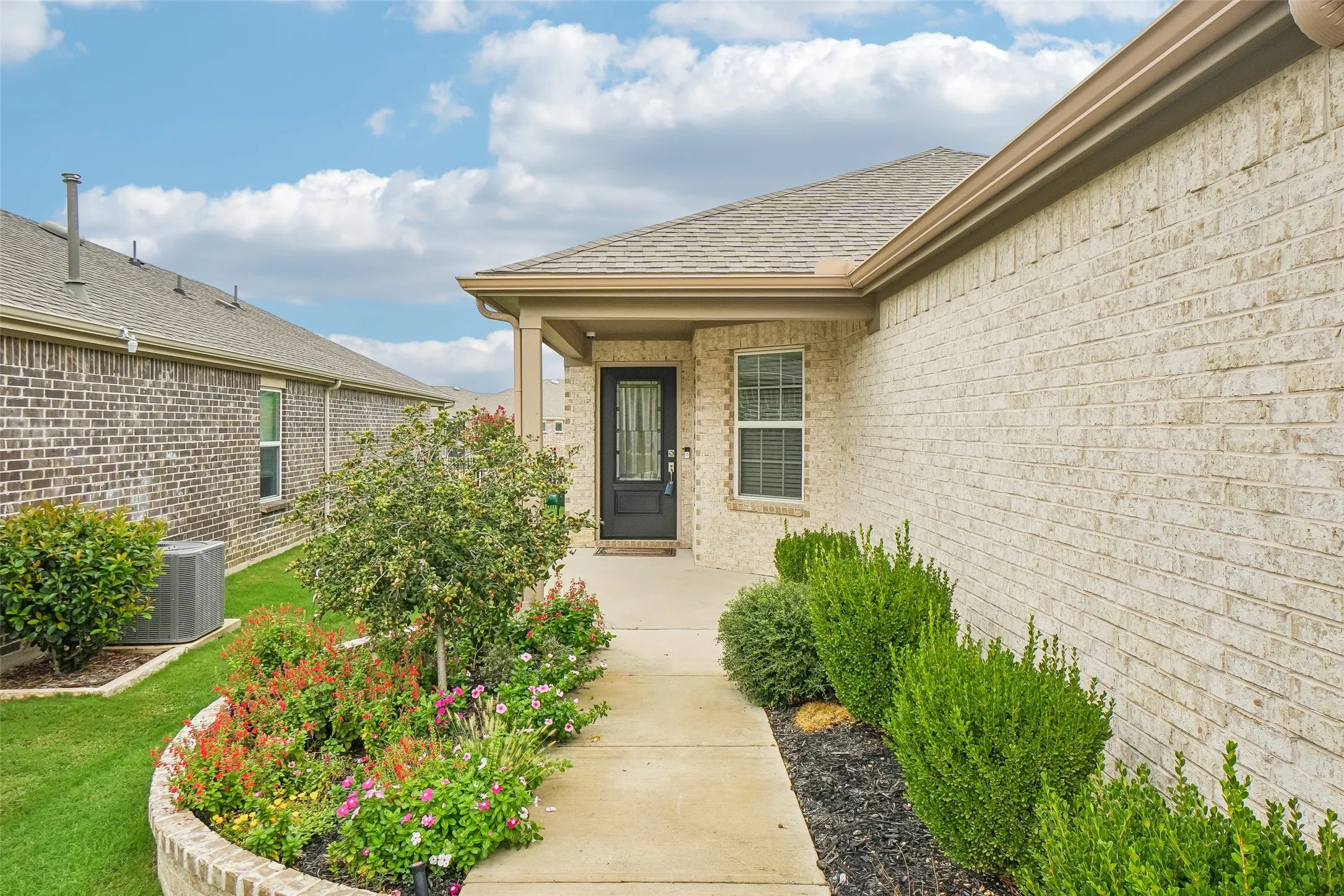 Single Family Residence For Sale in Denton County , 7665 Parade Drive, Little Elm, Texas 76227, 2 Bedroom, 2 Bathroom, 2 Garage spaces, 1,452 Sqft, built in 2020, mls#21403955, Real Estate Agent in Little Elm, Homes For Sale in Denton county, Homes For Sale in Little Elm, Realtor in Little Elm Texas, Real Estate Brokerage Independent Realty Texas, Luminita Cordes Realtor
