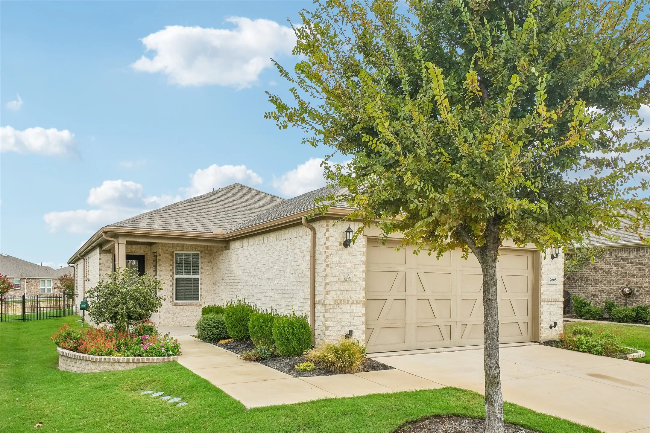 Single Family Residence For Sale in Denton County , 7665 Parade Drive, Little Elm, Texas 76227, 2 Bedroom, 2 Bathroom, 2 Garage spaces, 1,452 Sqft, built in 2020, mls#21403955, Real Estate Agent in Little Elm, Homes For Sale in Denton county, Homes For Sale in Little Elm, Realtor in Little Elm Texas, Real Estate Brokerage Independent Realty Texas, Luminita Cordes Realtor