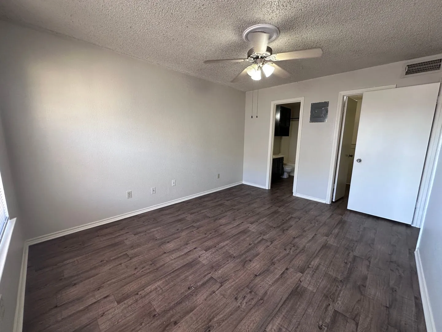 Apartment For Rent in Mc Lennan County , 1326 S 11th Street 20, Waco, Texas 76706, 1 Bedroom, 1 Bathroom, Garage spaces, 576 Sqft, built in 1982, mls#21403970, Real Estate Agent in Waco, Homes For Rent in Mc Lennan county, Homes For Rent in Waco, Realtor in Waco Texas, Real Estate Brokerage Independent Realty Texas, Luminita Cordes Realtor