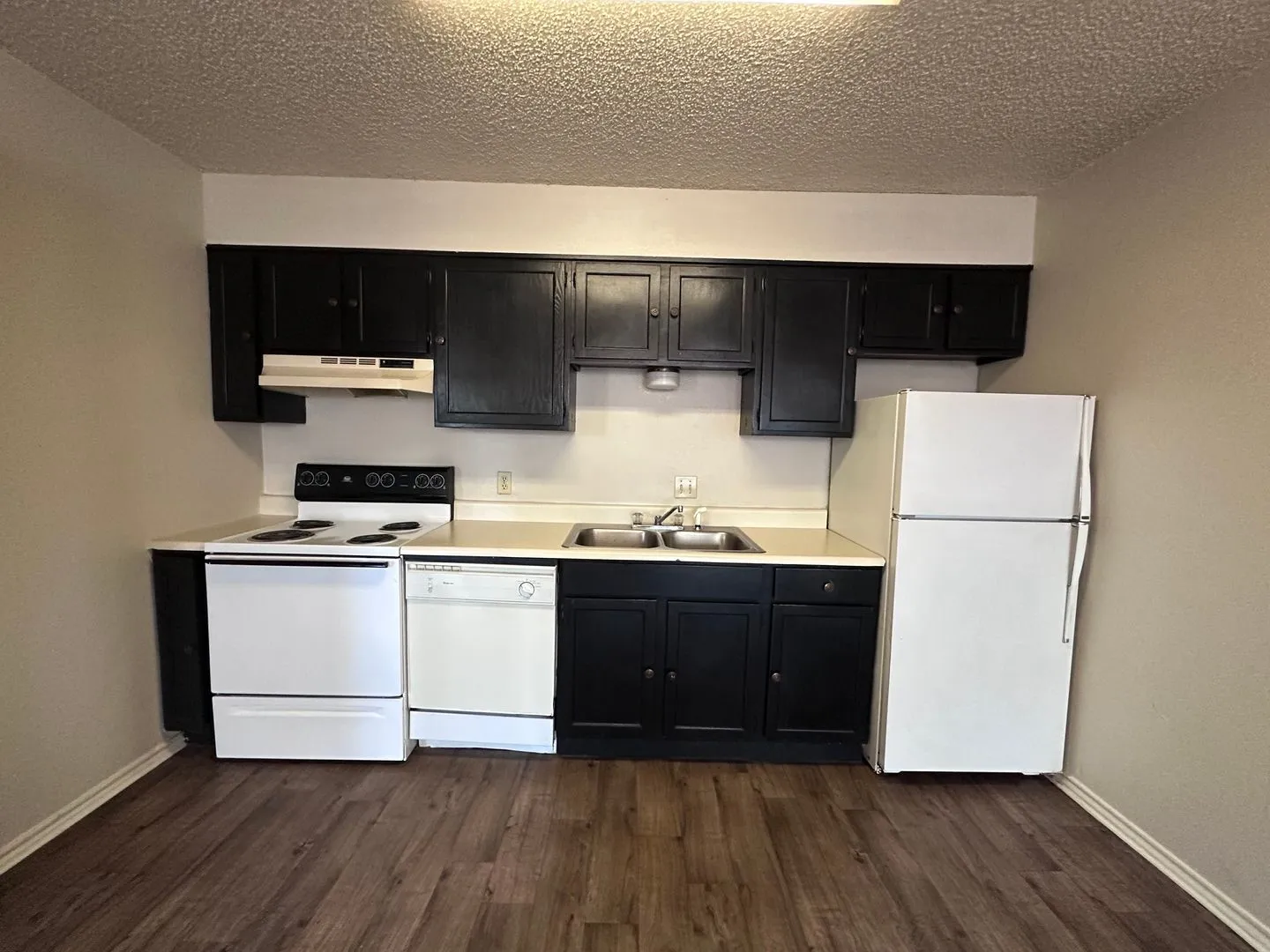 Apartment For Rent in Mc Lennan County , 1326 S 11th Street 20, Waco, Texas 76706, 1 Bedroom, 1 Bathroom, Garage spaces, 576 Sqft, built in 1982, mls#21403970, Real Estate Agent in Waco, Homes For Rent in Mc Lennan county, Homes For Rent in Waco, Realtor in Waco Texas, Real Estate Brokerage Independent Realty Texas, Luminita Cordes Realtor