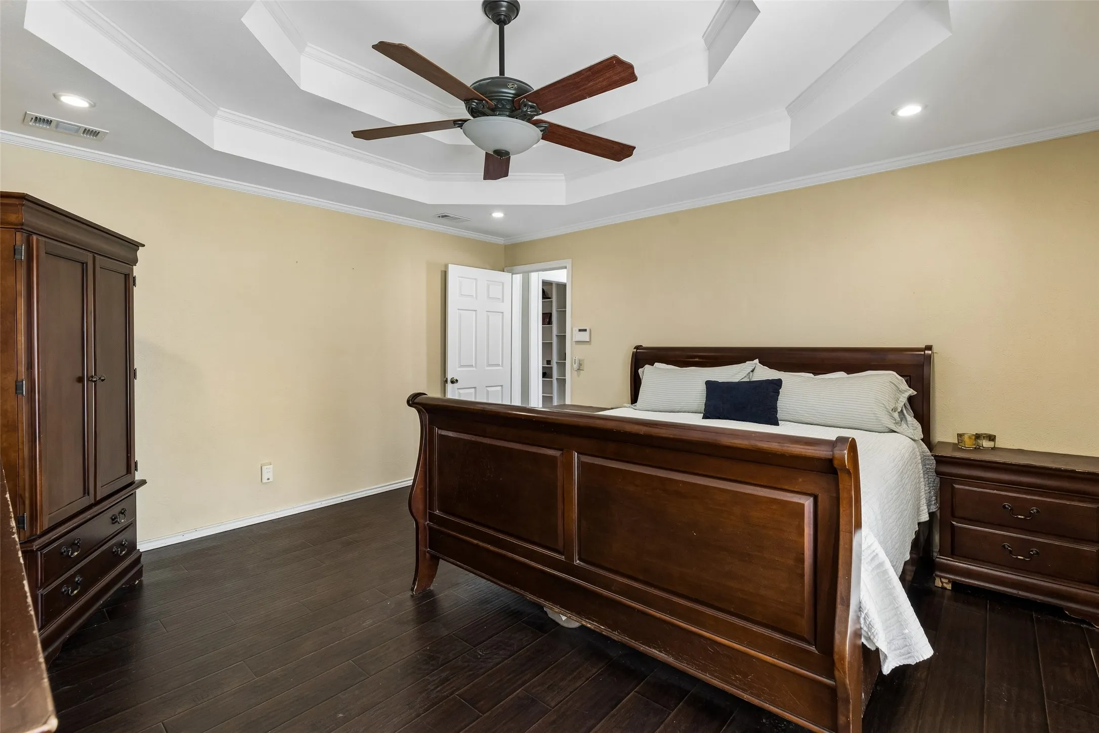 Single Family Residence For Sale in Collin County , 2701 Nighthawk Drive, Plano, Texas 75025, 3 Bedroom, 3 Bathroom, 2 Garage spaces, 2,365 Sqft, built in 1986, mls#21392191, Real Estate Agent in Plano, Homes For Sale in Collin county, Homes For Sale in Plano, Realtor in Plano Texas, Real Estate Brokerage Independent Realty Texas, Luminita Cordes Realtor
