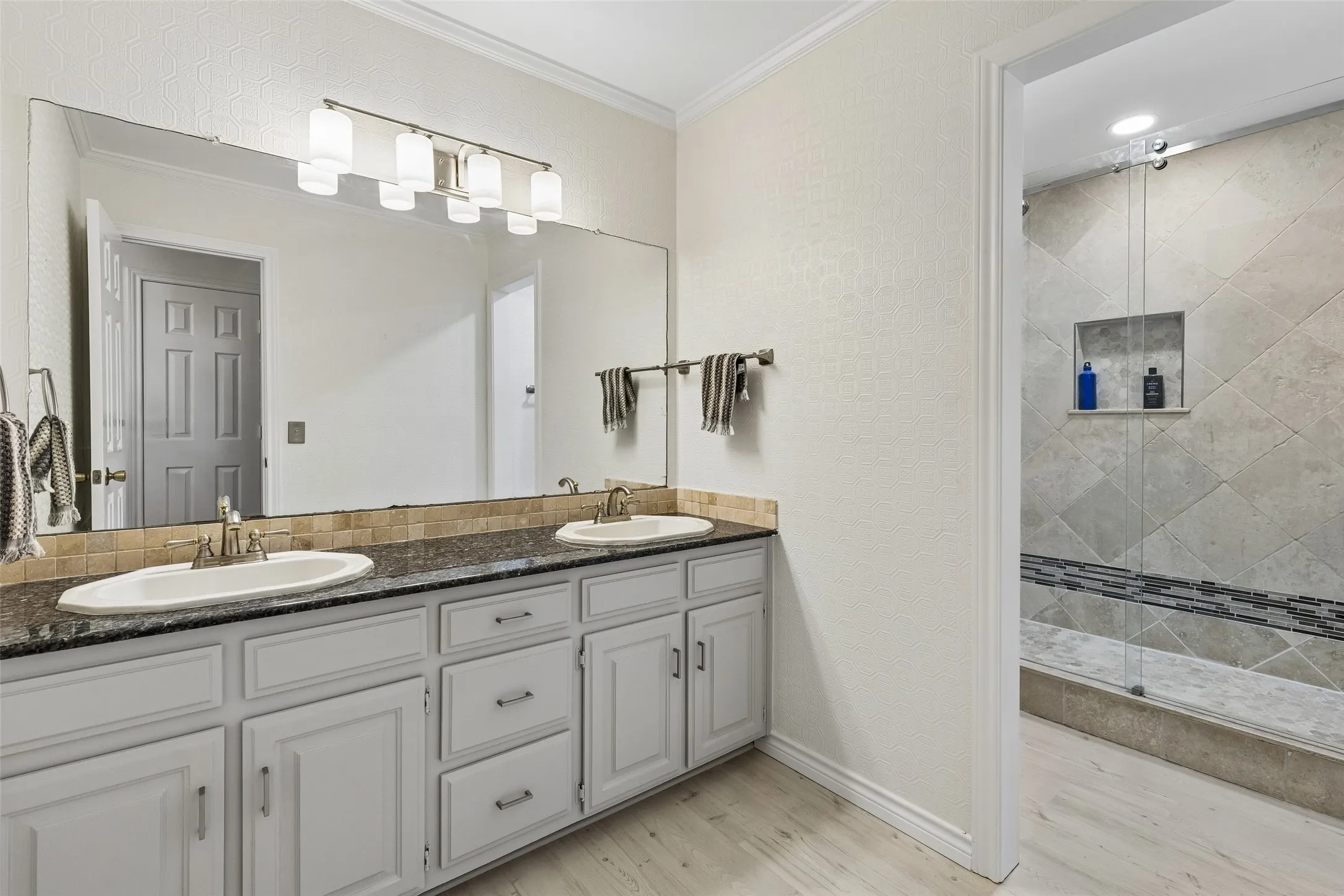 Single Family Residence For Sale in Collin County , 2701 Nighthawk Drive, Plano, Texas 75025, 3 Bedroom, 3 Bathroom, 2 Garage spaces, 2,365 Sqft, built in 1986, mls#21392191, Real Estate Agent in Plano, Homes For Sale in Collin county, Homes For Sale in Plano, Realtor in Plano Texas, Real Estate Brokerage Independent Realty Texas, Luminita Cordes Realtor