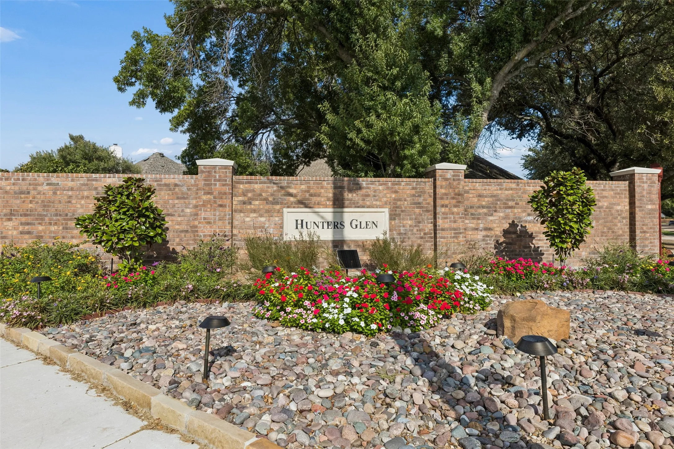 Single Family Residence For Sale in Collin County , 2701 Nighthawk Drive, Plano, Texas 75025, 3 Bedroom, 3 Bathroom, 2 Garage spaces, 2,365 Sqft, built in 1986, mls#21392191, Real Estate Agent in Plano, Homes For Sale in Collin county, Homes For Sale in Plano, Realtor in Plano Texas, Real Estate Brokerage Independent Realty Texas, Luminita Cordes Realtor